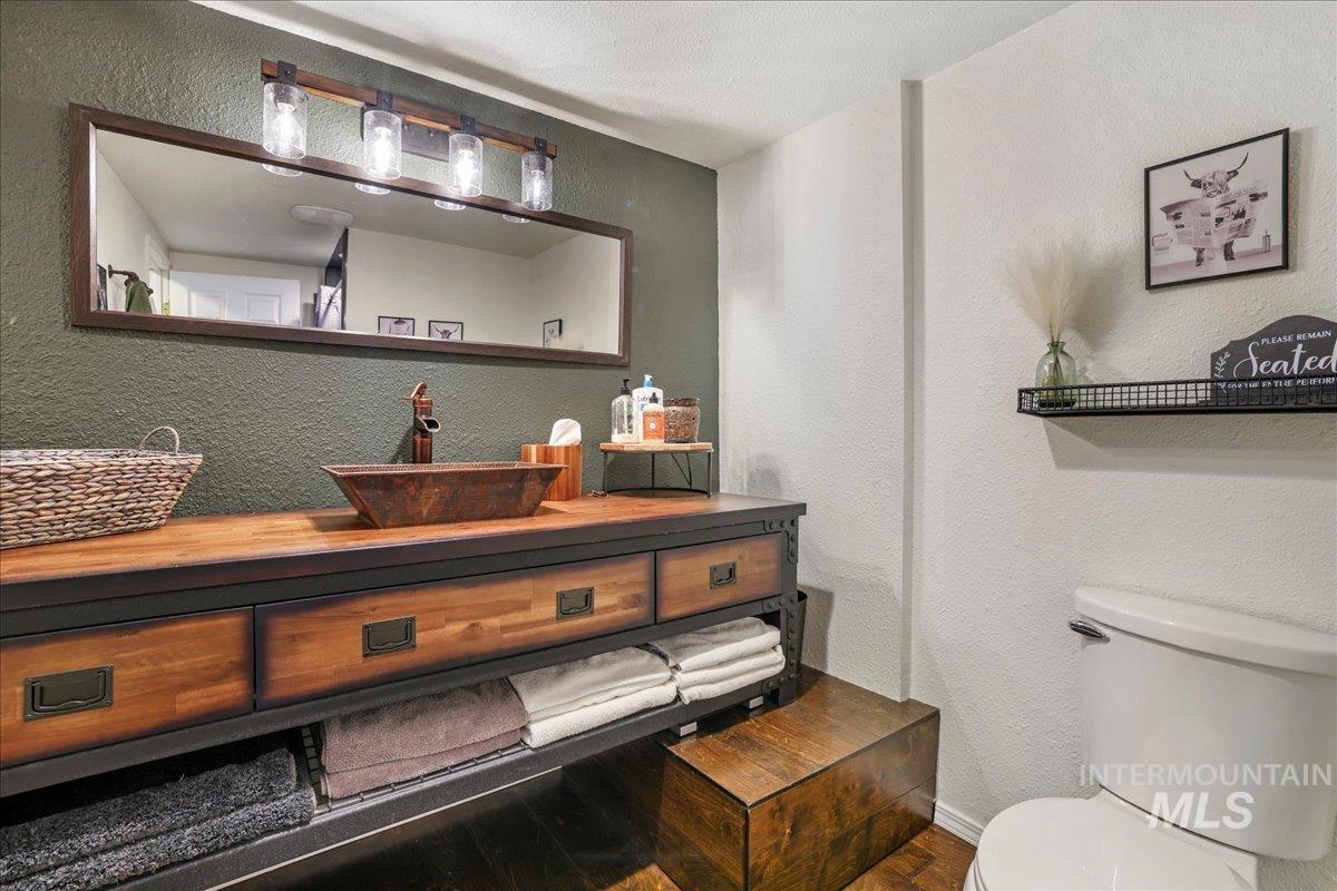 1011 Filer Ave W, Twin Falls, Idaho 83301, 3 Bedrooms, 3 Bathrooms, Residential For Sale, Price $665,000, 98949100