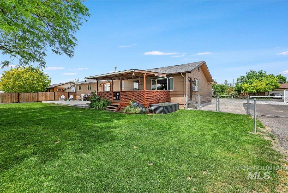 1011 Filer Ave W, Twin Falls, Idaho 83301, 3 Bedrooms, 3 Bathrooms, Residential For Sale, Price $665,000, 98949100