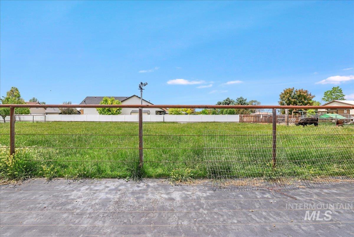 1011 Filer Ave W, Twin Falls, Idaho 83301, 3 Bedrooms, 3 Bathrooms, Residential For Sale, Price $665,000, 98949100