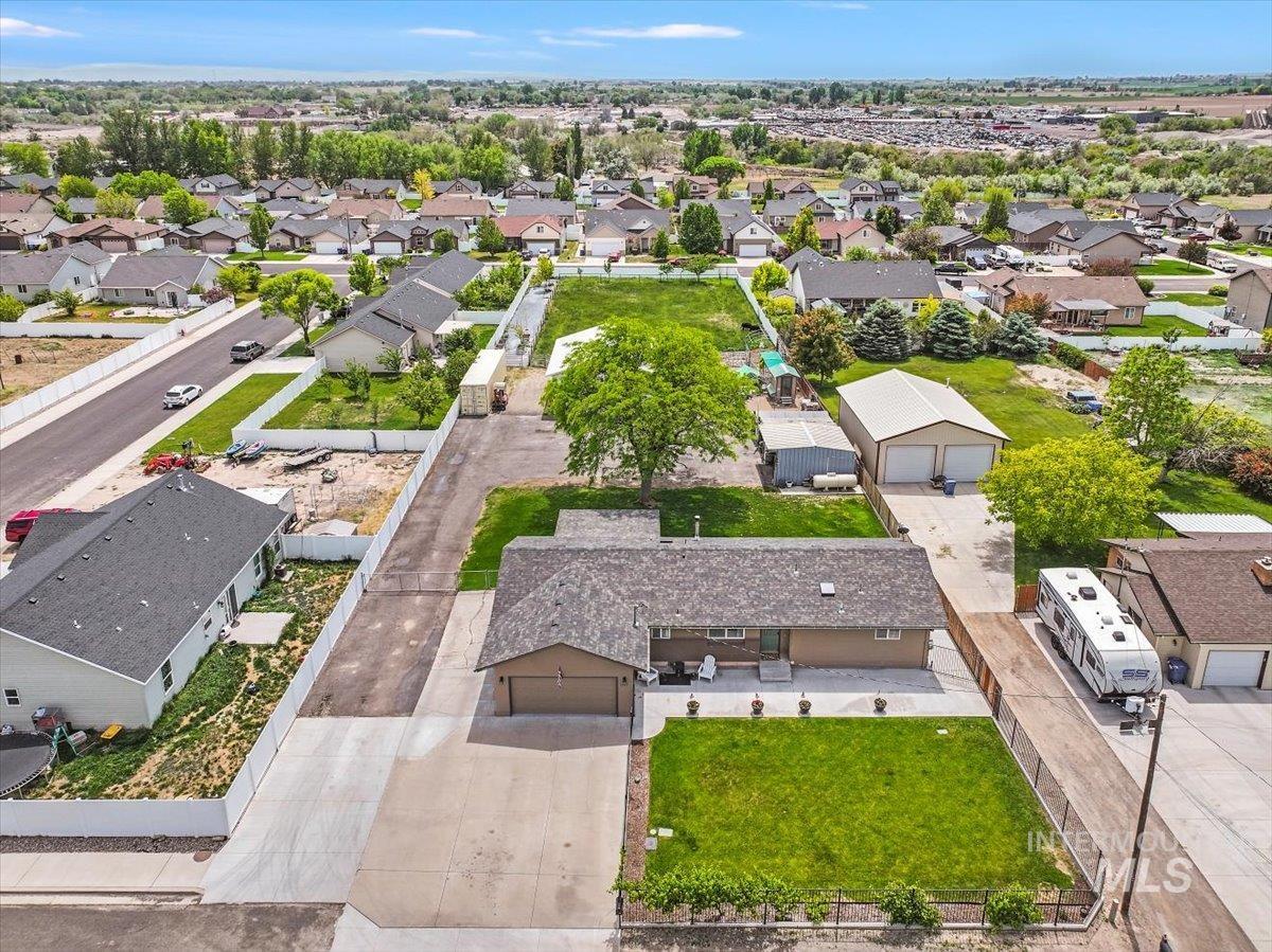 1011 Filer Ave W, Twin Falls, Idaho 83301, 3 Bedrooms, 3 Bathrooms, Residential For Sale, Price $665,000, 98949100