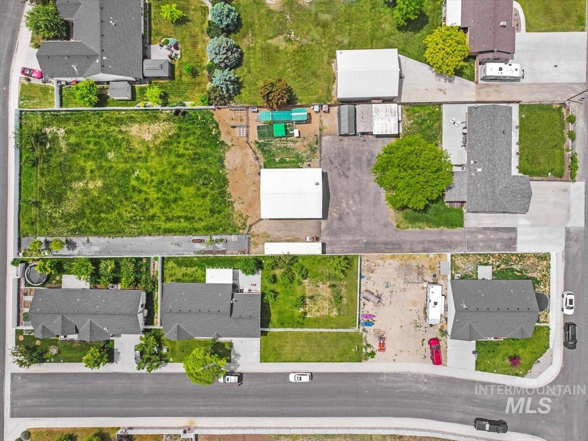 1011 Filer Ave W, Twin Falls, Idaho 83301, 3 Bedrooms, 3 Bathrooms, Residential For Sale, Price $665,000, 98949100