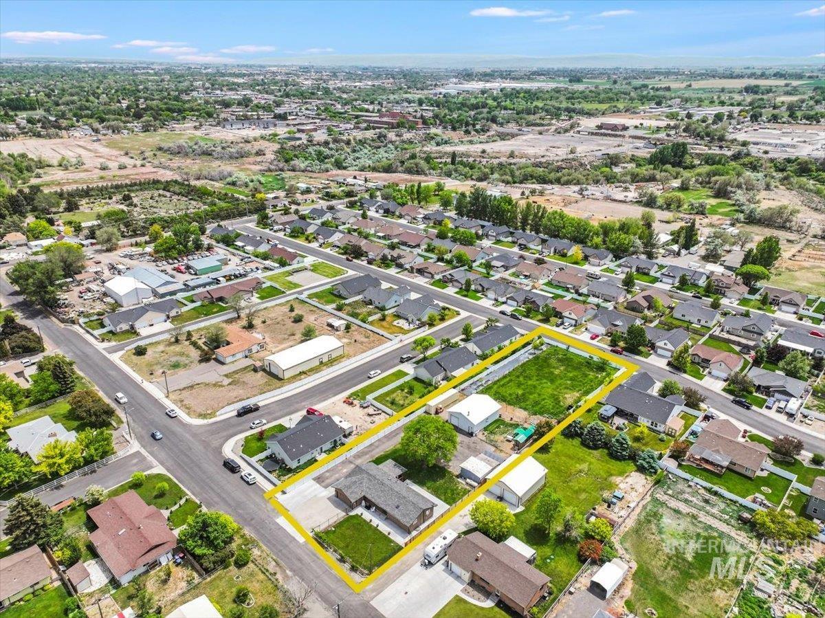 1011 Filer Ave W, Twin Falls, Idaho 83301, 3 Bedrooms, 3 Bathrooms, Residential For Sale, Price $665,000, 98949100