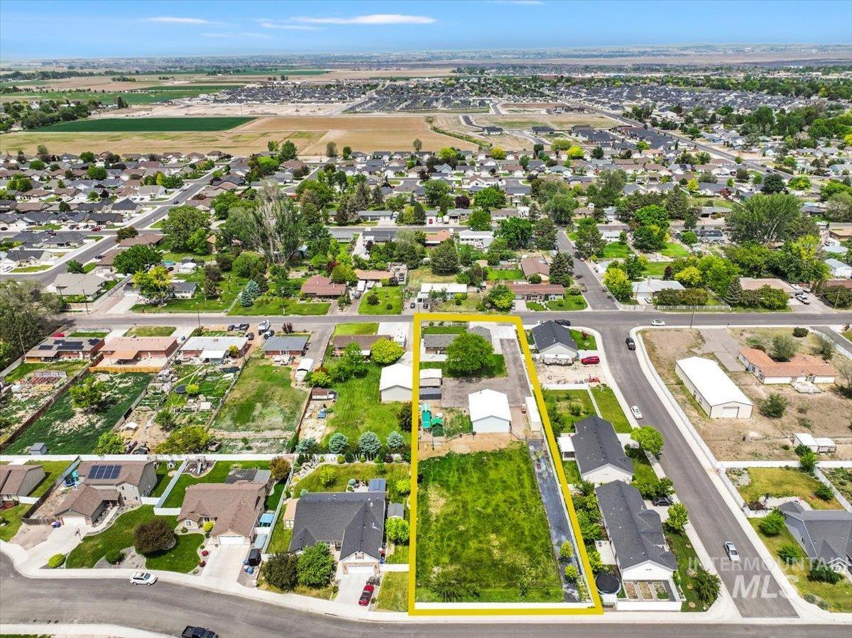 1011 Filer Ave W, Twin Falls, Idaho 83301, 3 Bedrooms, 3 Bathrooms, Residential For Sale, Price $665,000, 98949100