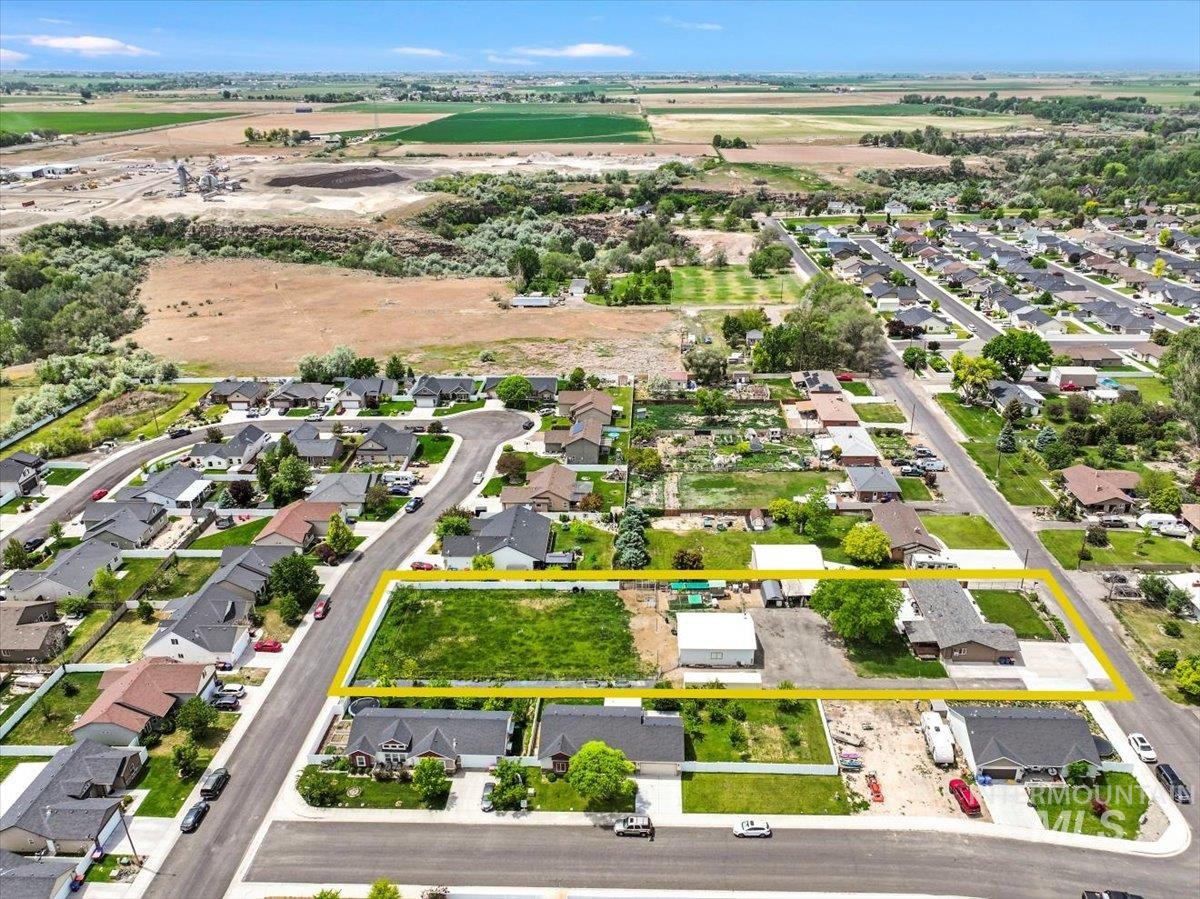 1011 Filer Ave W, Twin Falls, Idaho 83301, 3 Bedrooms, 3 Bathrooms, Residential For Sale, Price $665,000, 98949100