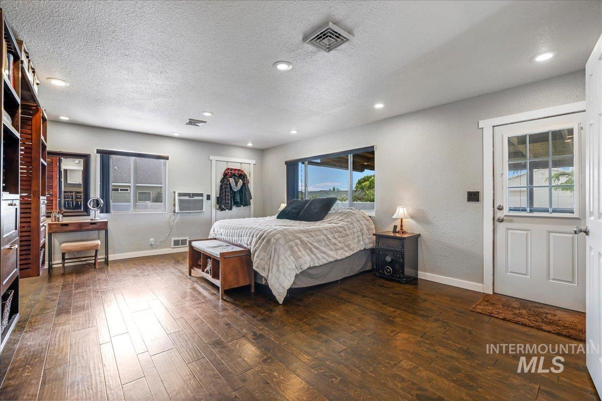 1011 Filer Ave W, Twin Falls, Idaho 83301, 3 Bedrooms, 3 Bathrooms, Residential For Sale, Price $665,000, 98949100