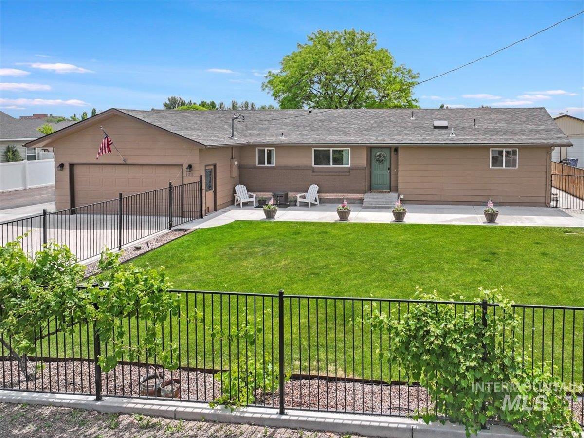 1011 Filer Ave W, Twin Falls, Idaho 83301, 3 Bedrooms, 3 Bathrooms, Residential For Sale, Price $665,000, 98949100