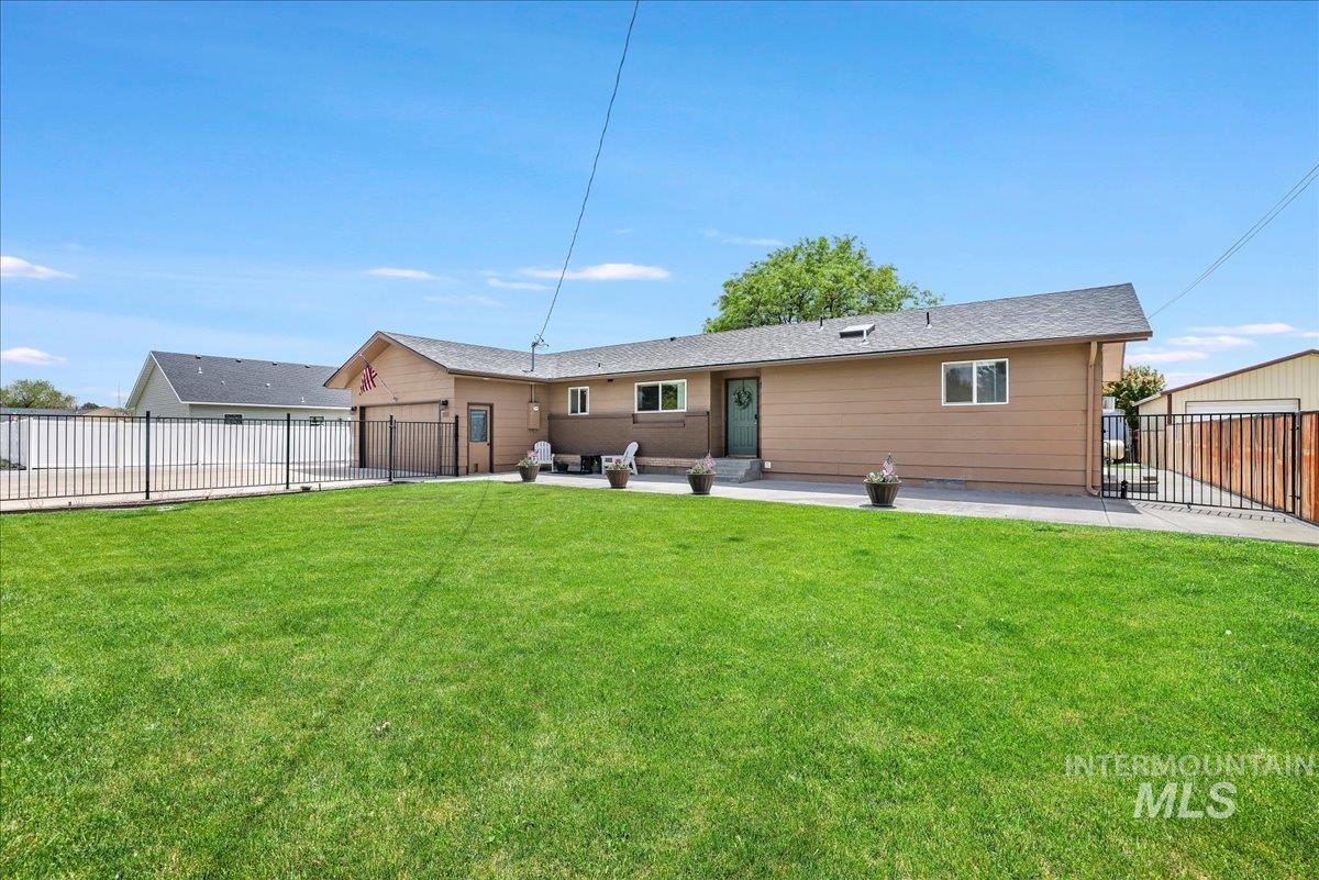 1011 Filer Ave W, Twin Falls, Idaho 83301, 3 Bedrooms, 3 Bathrooms, Residential For Sale, Price $665,000, 98949100
