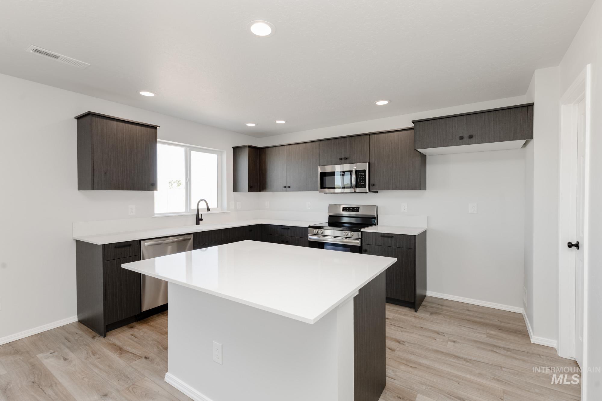 5201 Malachite St, Caldwell, Idaho 83605, 4 Bedrooms, 2.5 Bathrooms, Residential For Sale, Price $439,990, 98949120