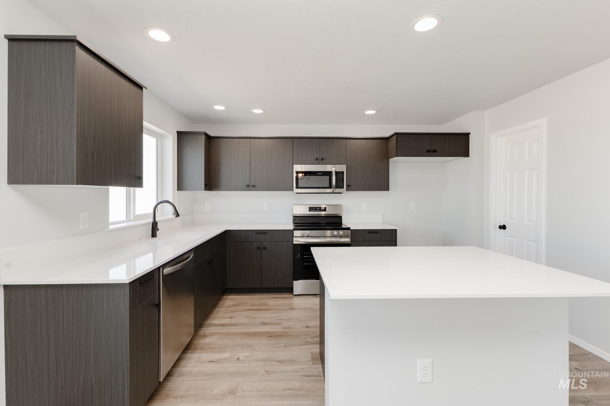 5201 Malachite St, Caldwell, Idaho 83605, 4 Bedrooms, 2.5 Bathrooms, Residential For Sale, Price $439,990, 98949120