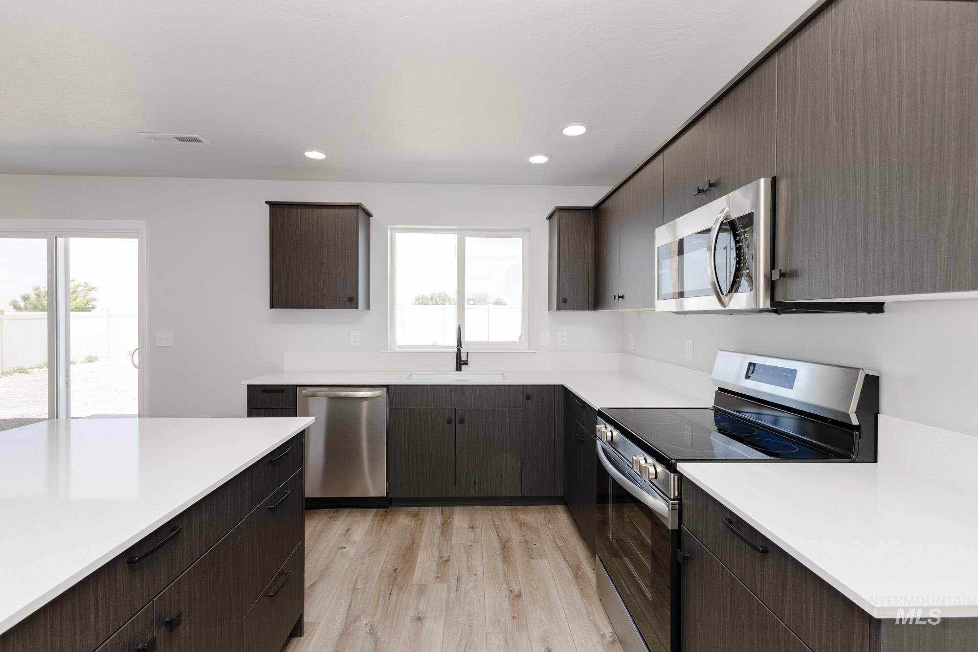 5201 Malachite St, Caldwell, Idaho 83605, 4 Bedrooms, 2.5 Bathrooms, Residential For Sale, Price $439,990, 98949120