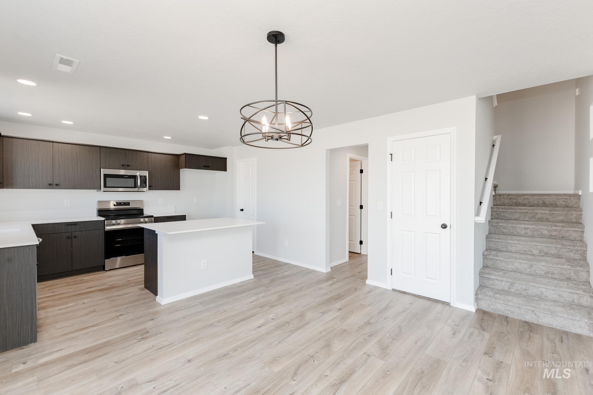 5201 Malachite St, Caldwell, Idaho 83605, 4 Bedrooms, 2.5 Bathrooms, Residential For Sale, Price $439,990, 98949120