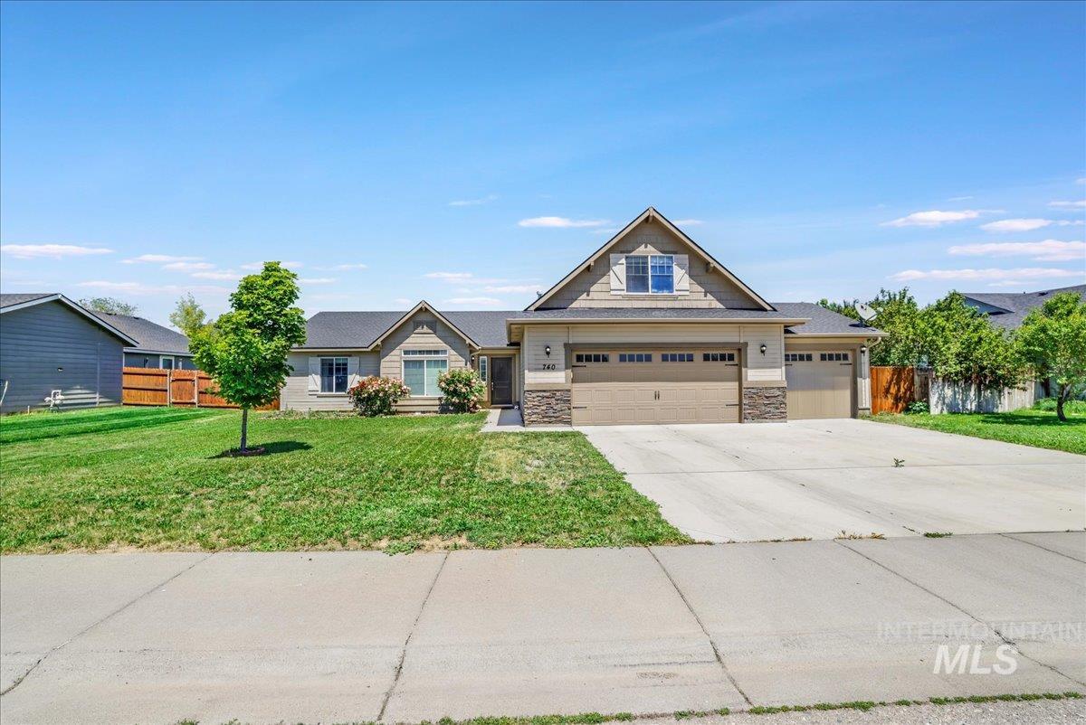 740 SW Portal St, Mountain Home, Idaho 83647-5163, 4 Bedrooms, 2 Bathrooms, Residential For Sale, Price $395,000, 98949148