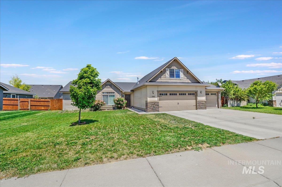 740 SW Portal St, Mountain Home, Idaho 83647-5163, 4 Bedrooms, 2 Bathrooms, Residential For Sale, Price $395,000, 98949148