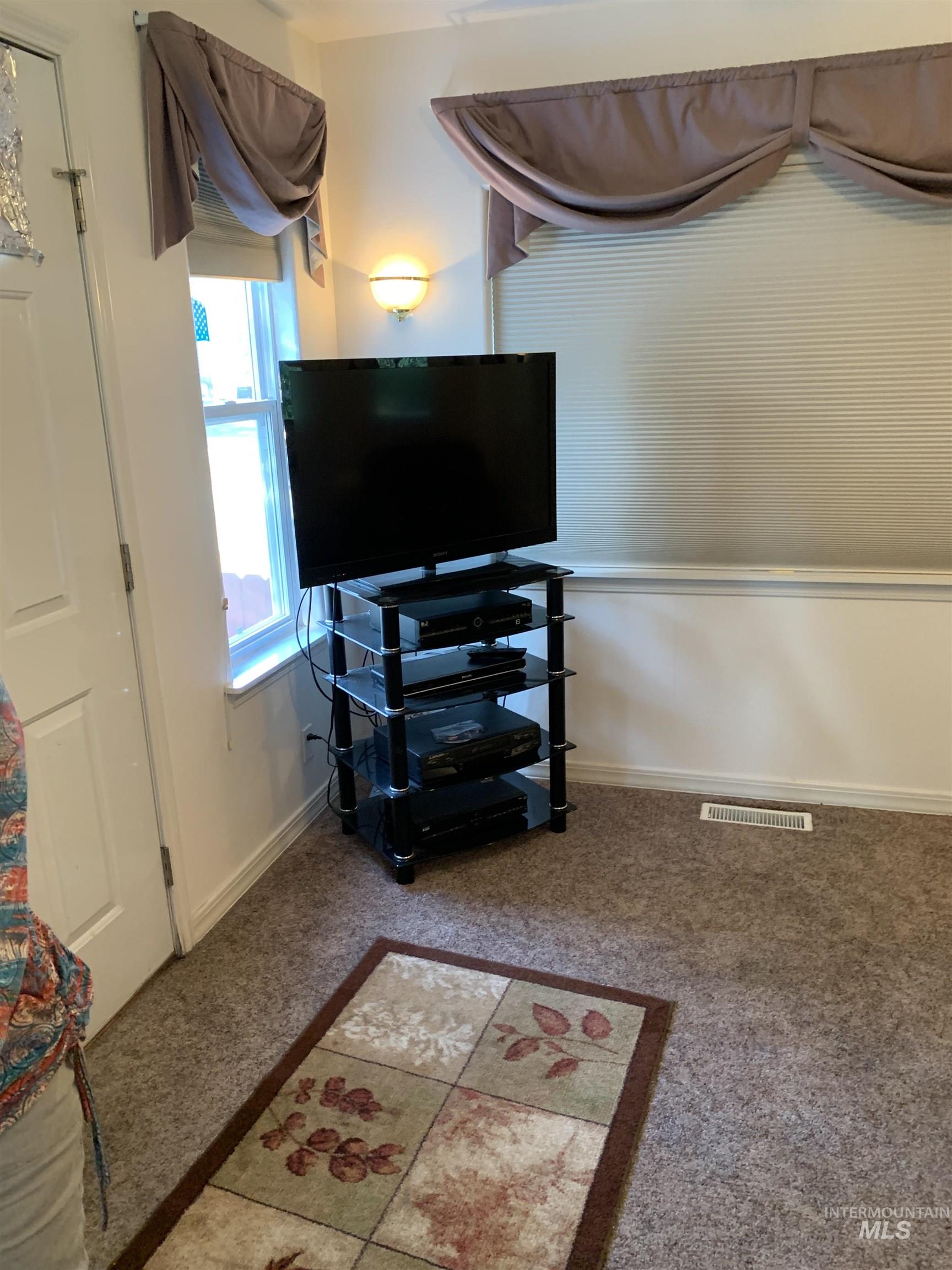 514 E13 Sawyer St, Cascade, Idaho 83611, 1 Bedroom, 1 Bathroom, Residential For Sale, Price $229,000, 98949162