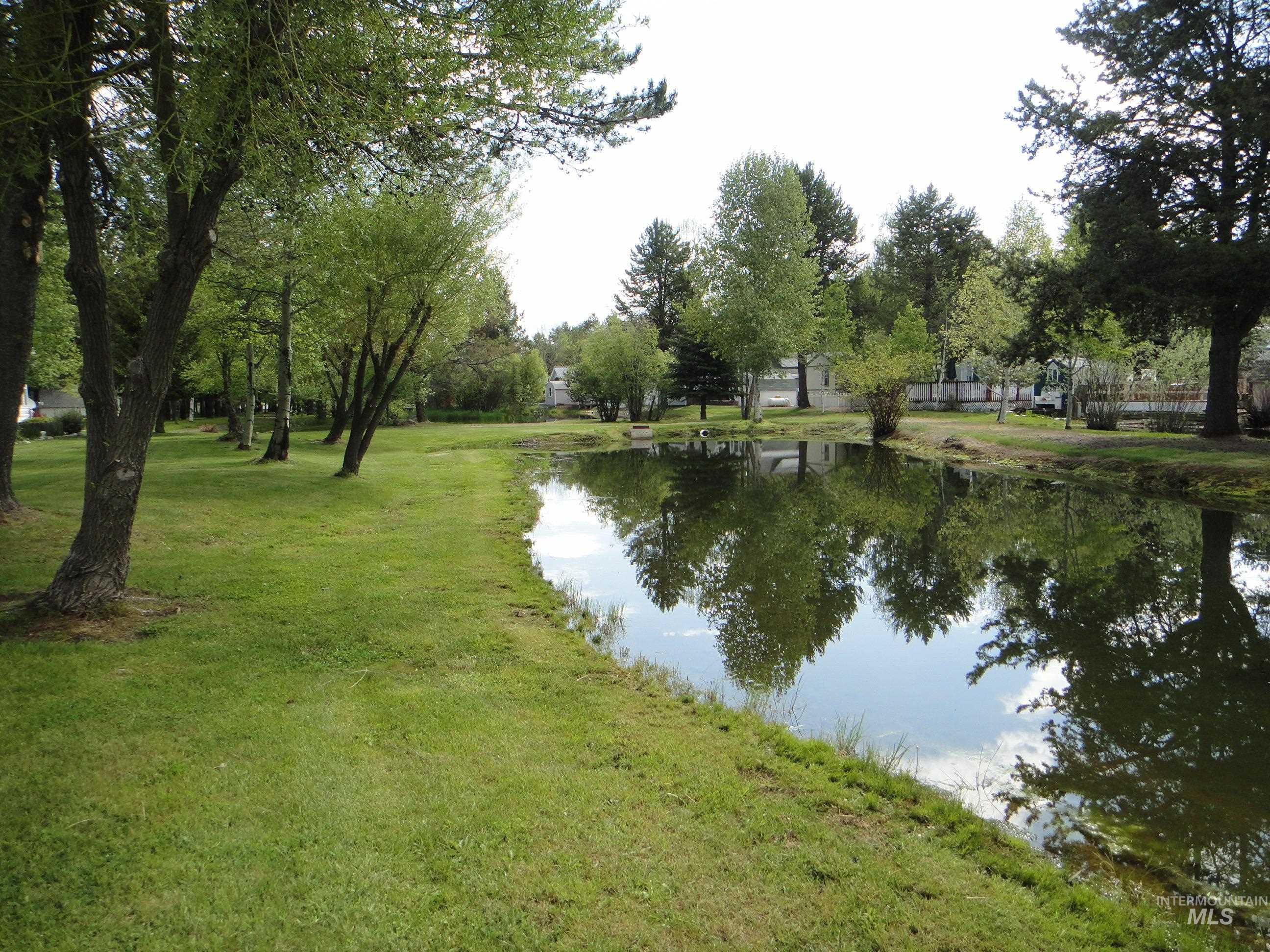 514 E13 Sawyer St, Cascade, Idaho 83611, 1 Bedroom, 1 Bathroom, Residential For Sale, Price $229,000, 98949162