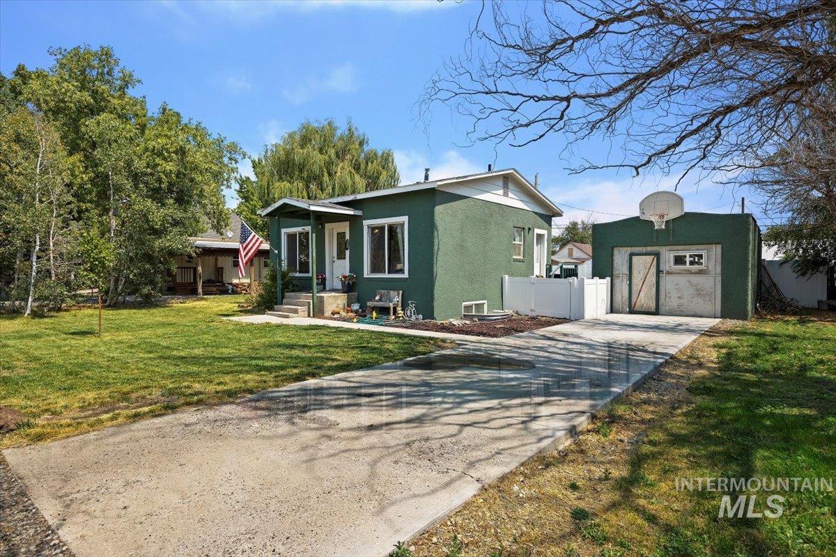 722 Nevada St, Gooding, Idaho 83330, 3 Bedrooms, 1 Bathroom, Residential For Sale, Price $245,000, 98949178