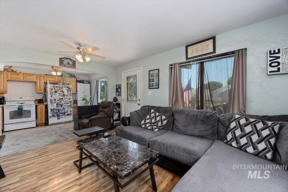 722 Nevada St, Gooding, Idaho 83330, 3 Bedrooms, 1 Bathroom, Residential For Sale, Price $245,000, 98949178