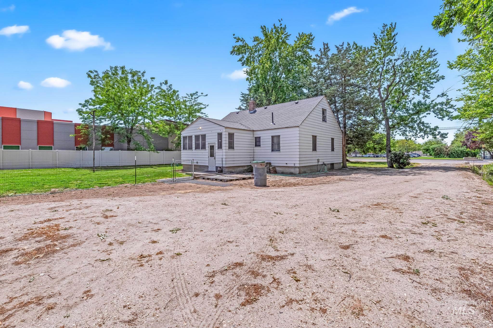 404 N Allumbaugh St, Boise, Idaho 83704, Residential Income For Sale, Price $589,900, 98949199