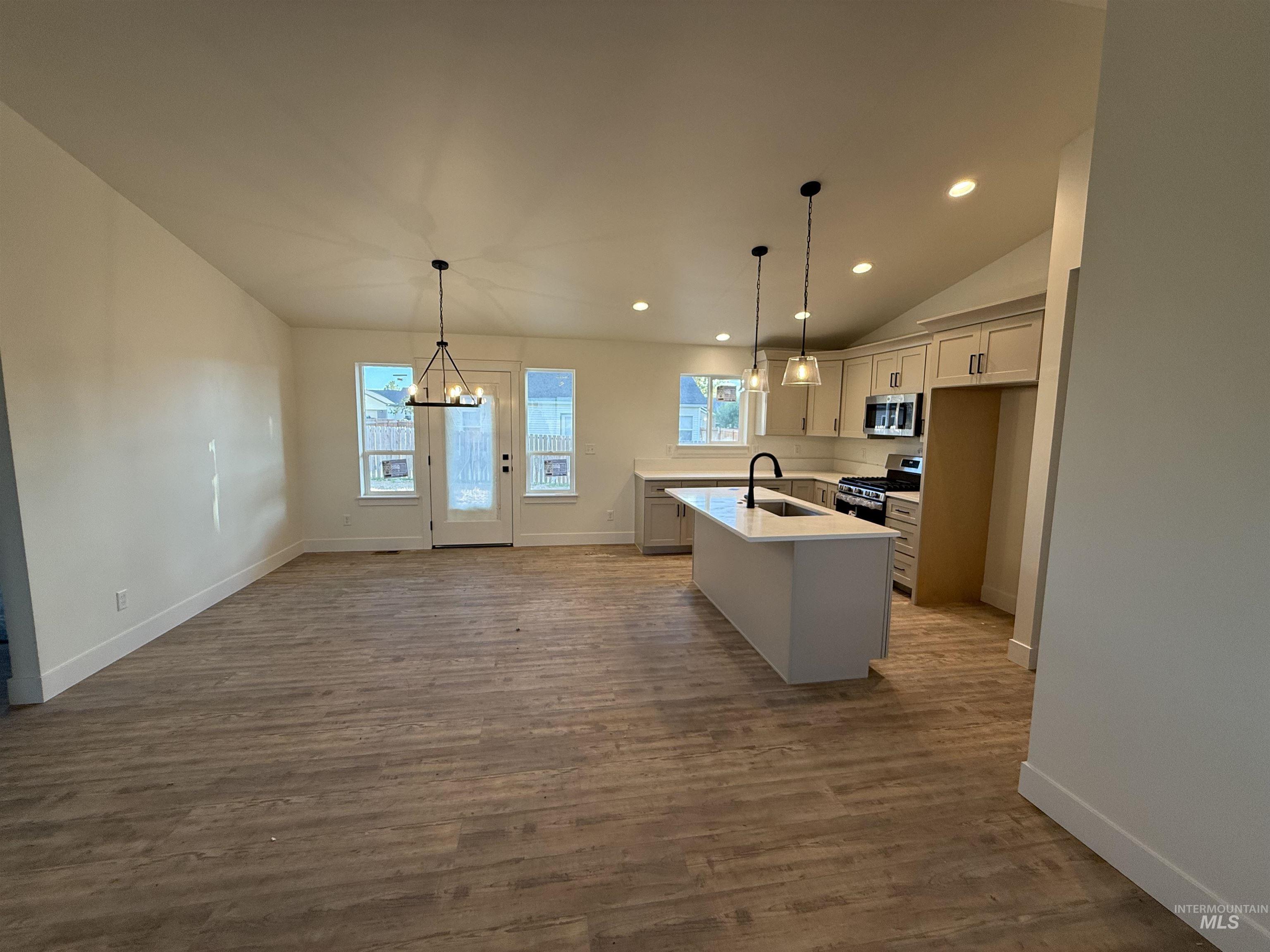 917 E 23rd Ave, Jerome, Idaho 83338, 4 Bedrooms, 2 Bathrooms, Residential For Sale, Price $384,000, 98949227