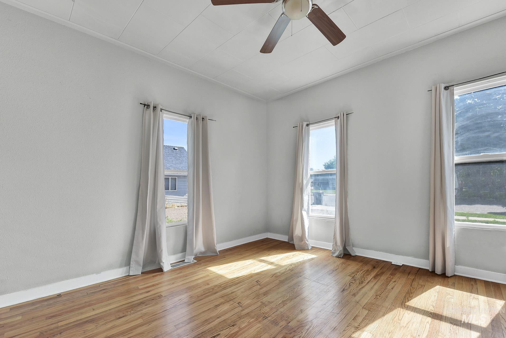 155 N N 11th E St, Mountain Home, Idaho 83647, 3 Bedrooms, 1 Bathroom, Residential For Sale, Price $265,000, 98949342