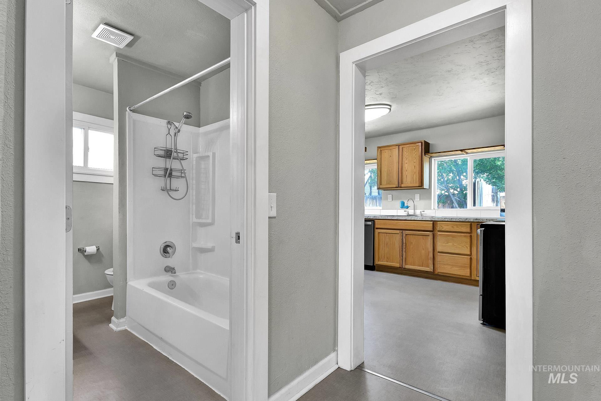 155 N N 11th E St, Mountain Home, Idaho 83647, 3 Bedrooms, 1 Bathroom, Residential For Sale, Price $265,000, 98949342