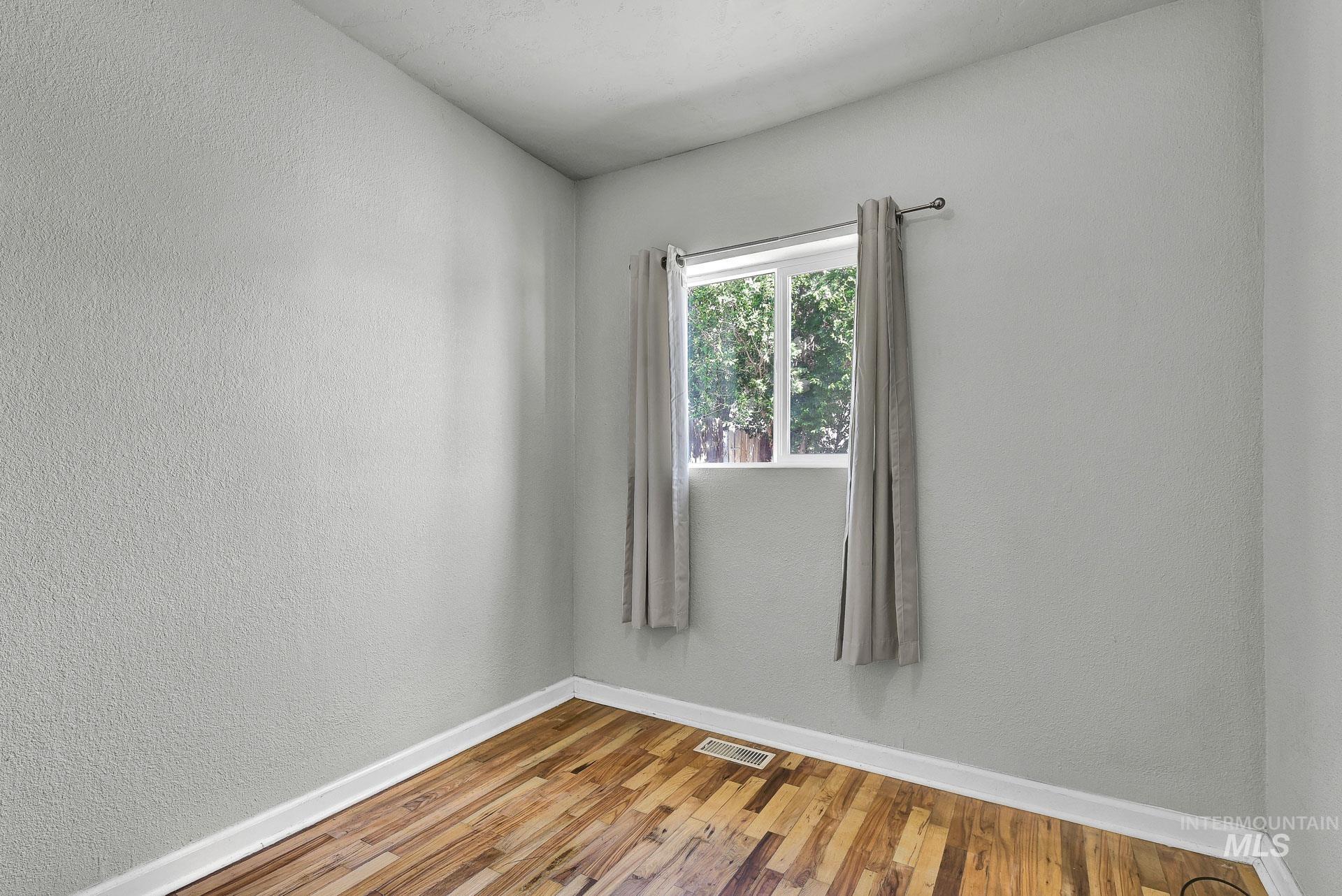 155 N N 11th E St, Mountain Home, Idaho 83647, 3 Bedrooms, 1 Bathroom, Residential For Sale, Price $265,000, 98949342