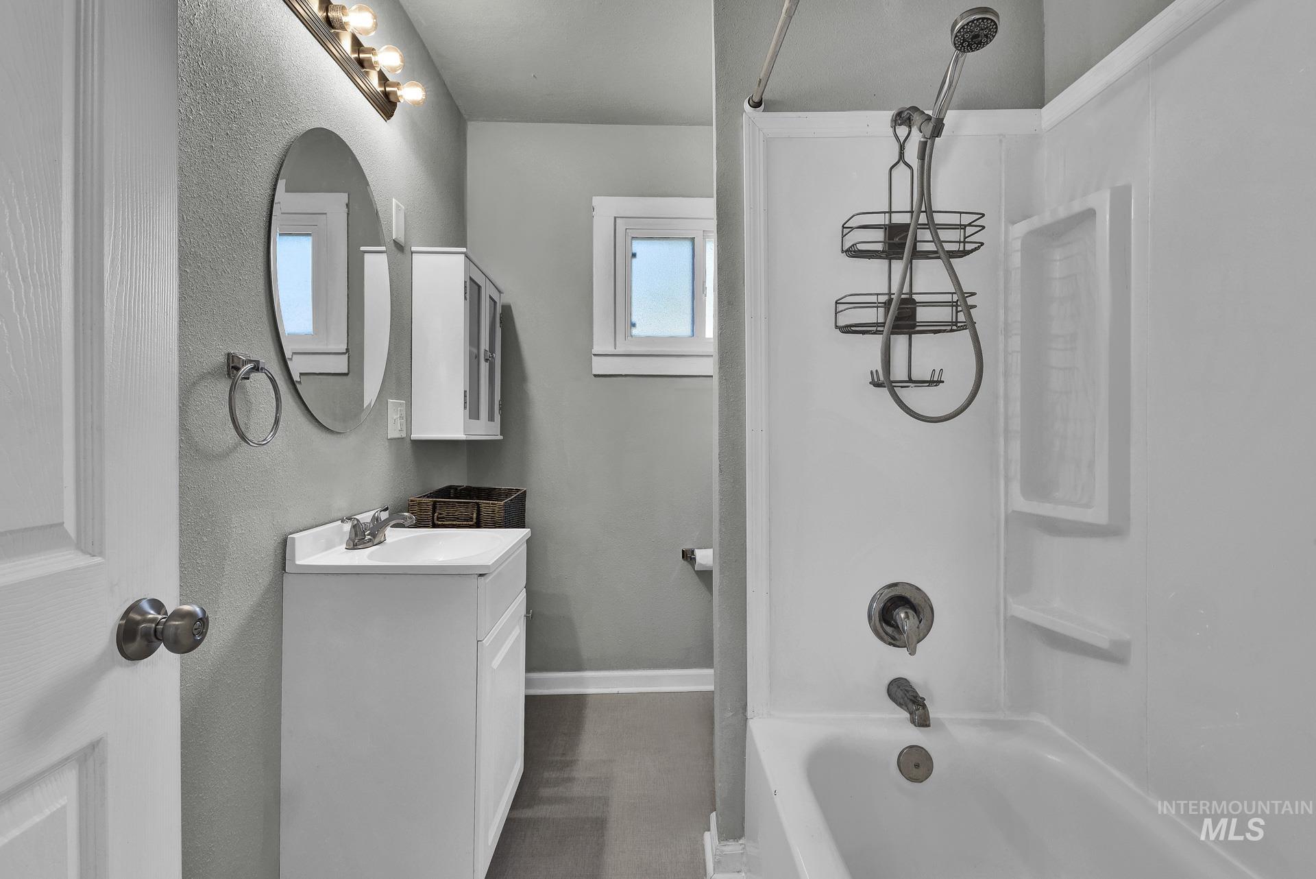 155 N N 11th E St, Mountain Home, Idaho 83647, 3 Bedrooms, 1 Bathroom, Residential For Sale, Price $265,000, 98949342