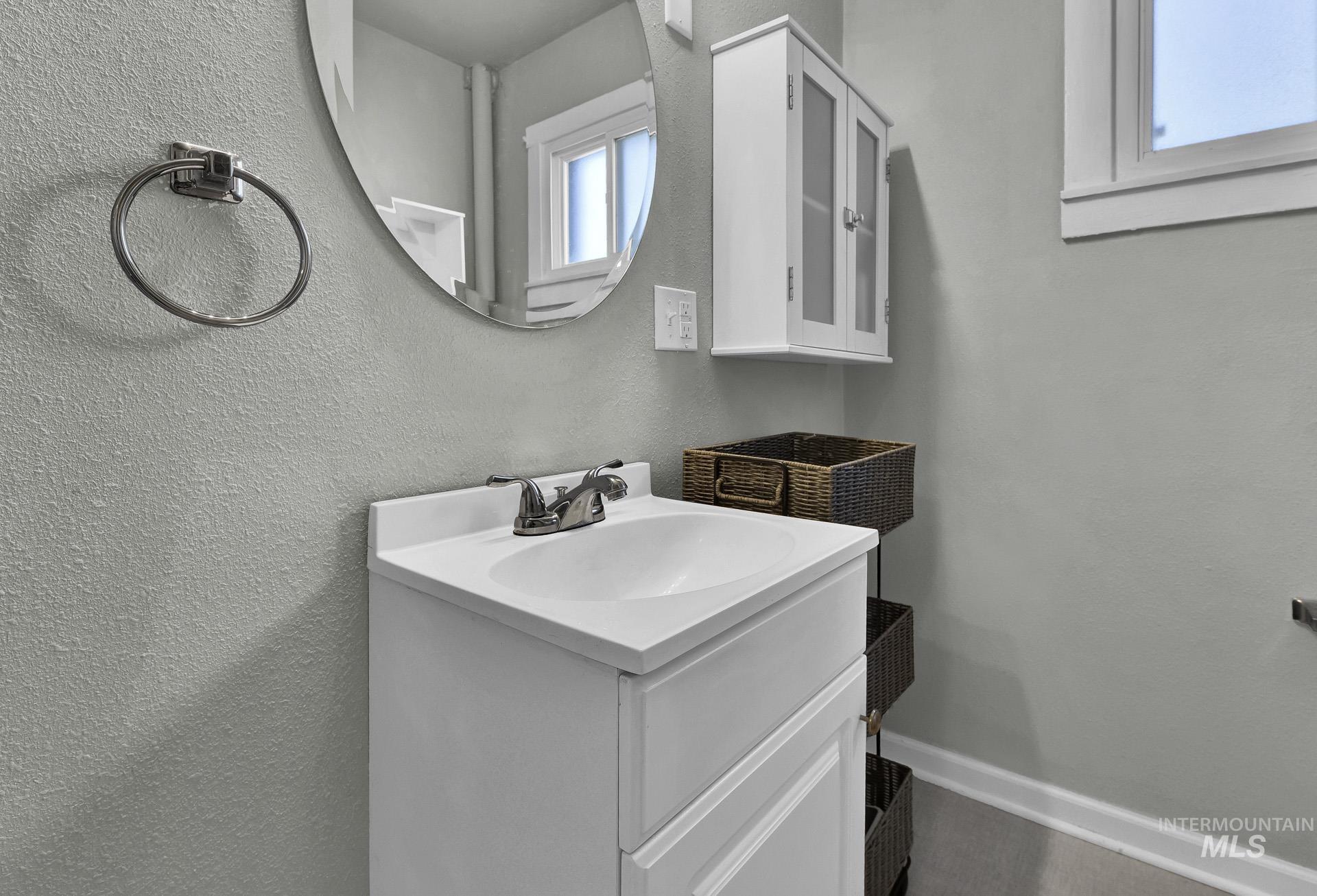 155 N N 11th E St, Mountain Home, Idaho 83647, 3 Bedrooms, 1 Bathroom, Residential For Sale, Price $265,000, 98949342