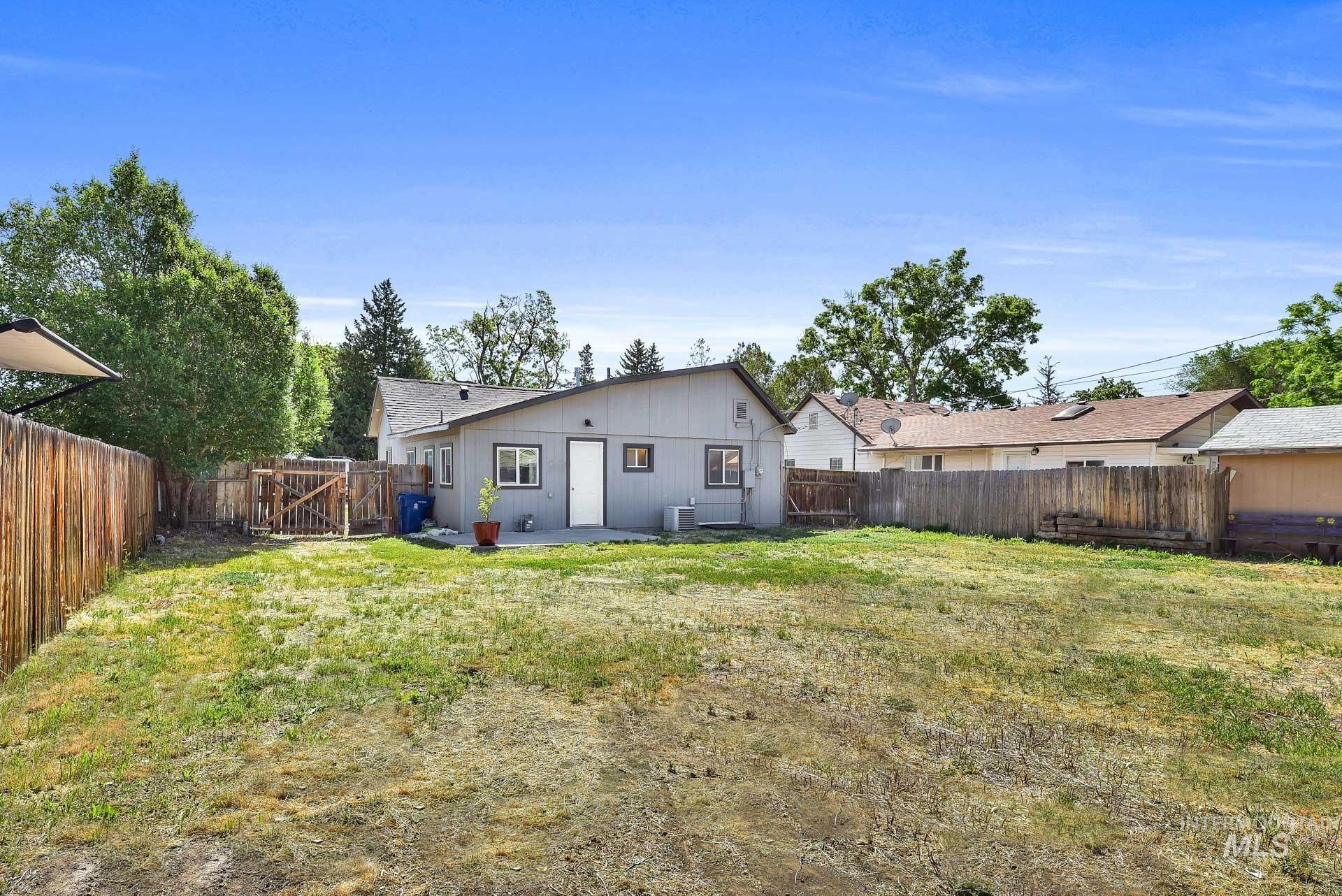 155 N N 11th E St, Mountain Home, Idaho 83647, 3 Bedrooms, 1 Bathroom, Residential For Sale, Price $265,000, 98949342