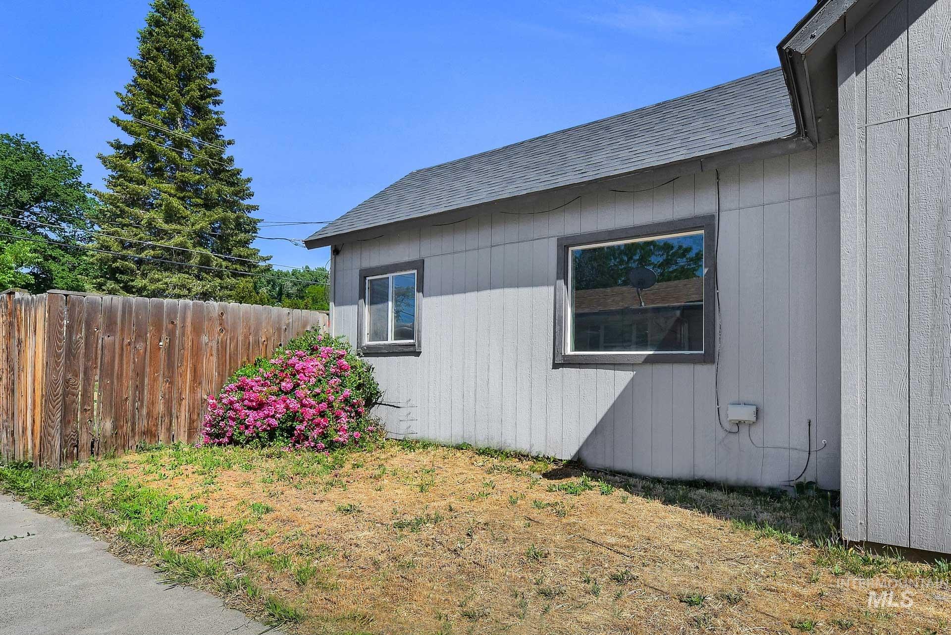 155 N N 11th E St, Mountain Home, Idaho 83647, 3 Bedrooms, 1 Bathroom, Residential For Sale, Price $265,000, 98949342