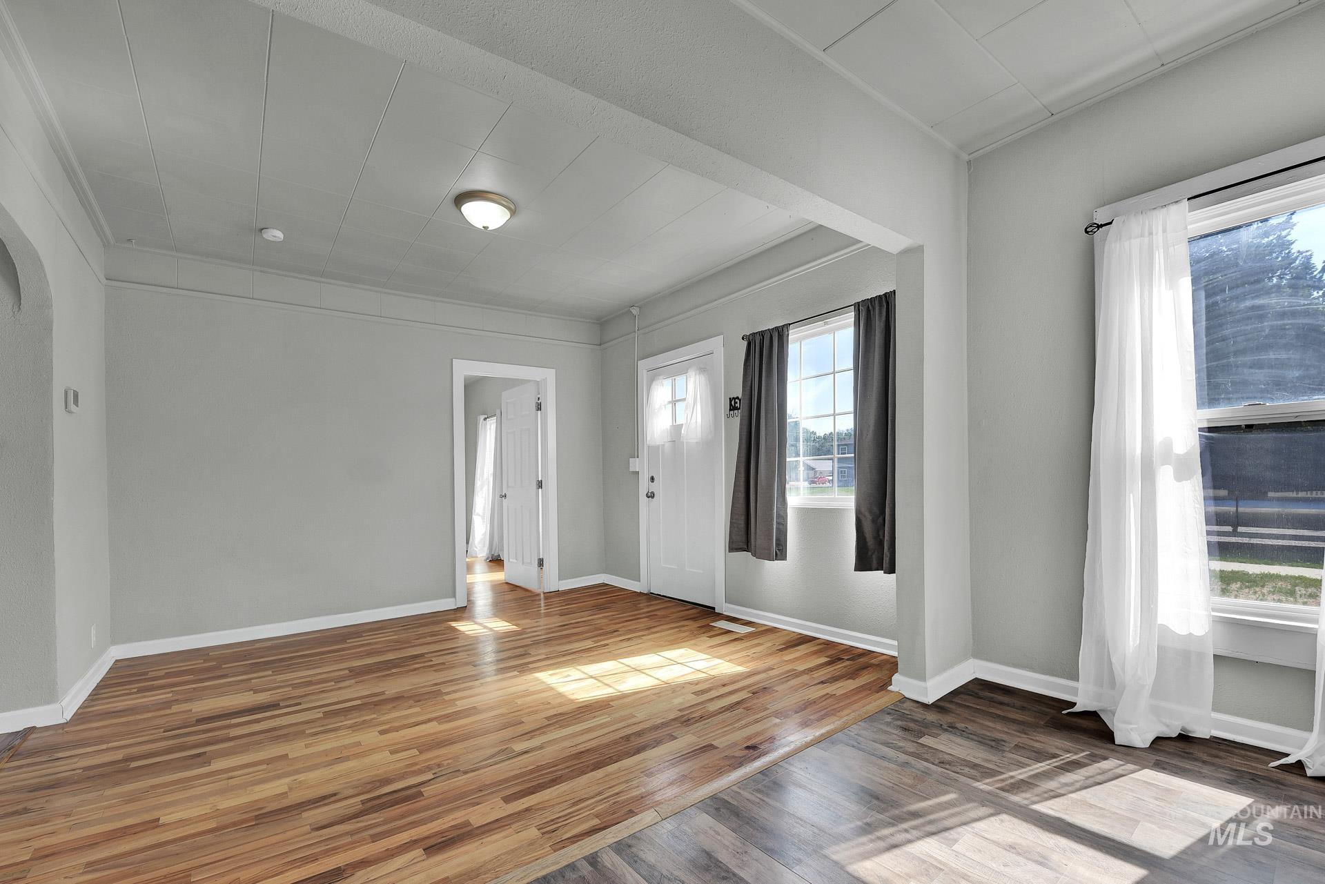 155 N N 11th E St, Mountain Home, Idaho 83647, 3 Bedrooms, 1 Bathroom, Residential For Sale, Price $265,000, 98949342