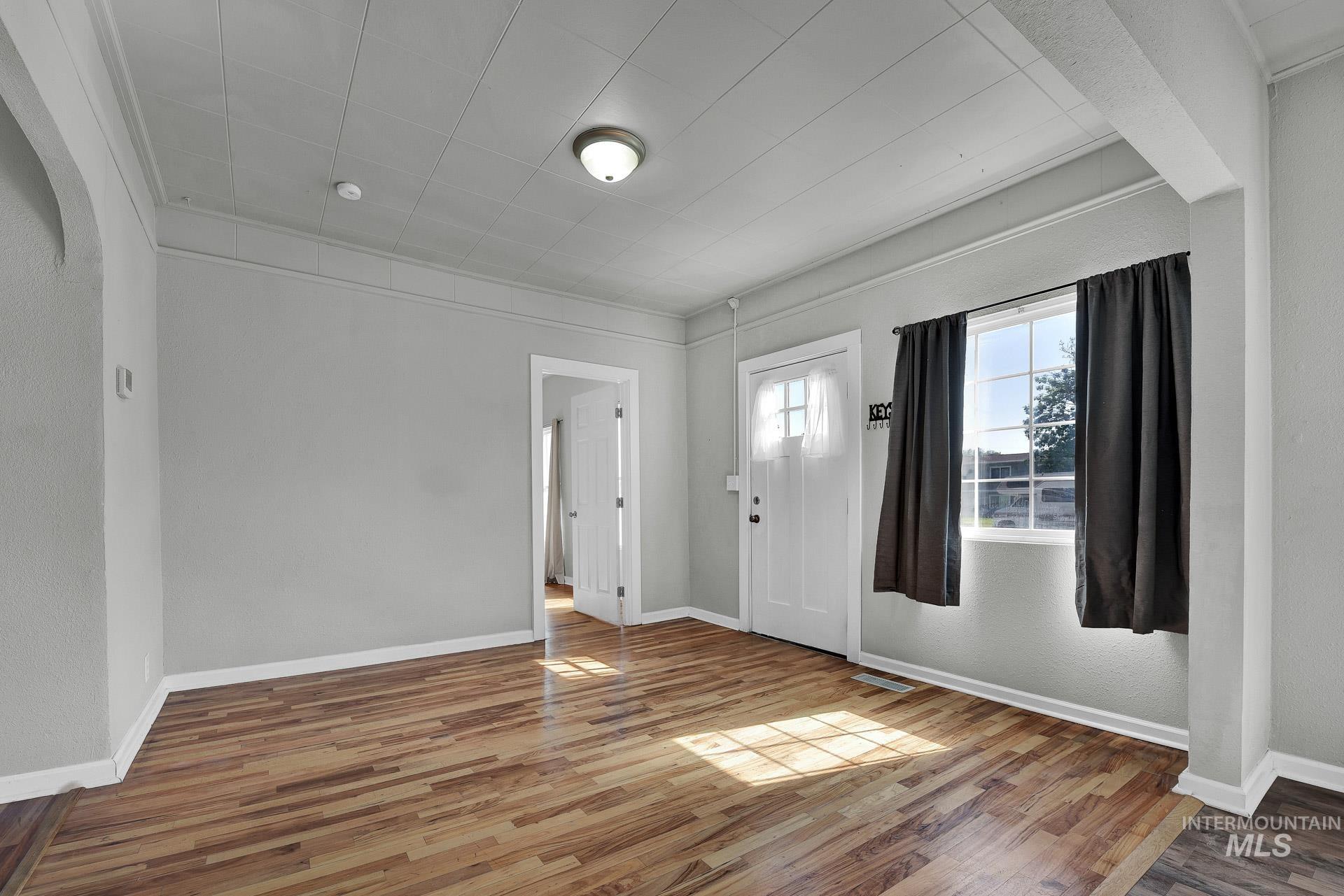 155 N N 11th E St, Mountain Home, Idaho 83647, 3 Bedrooms, 1 Bathroom, Residential For Sale, Price $265,000, 98949342