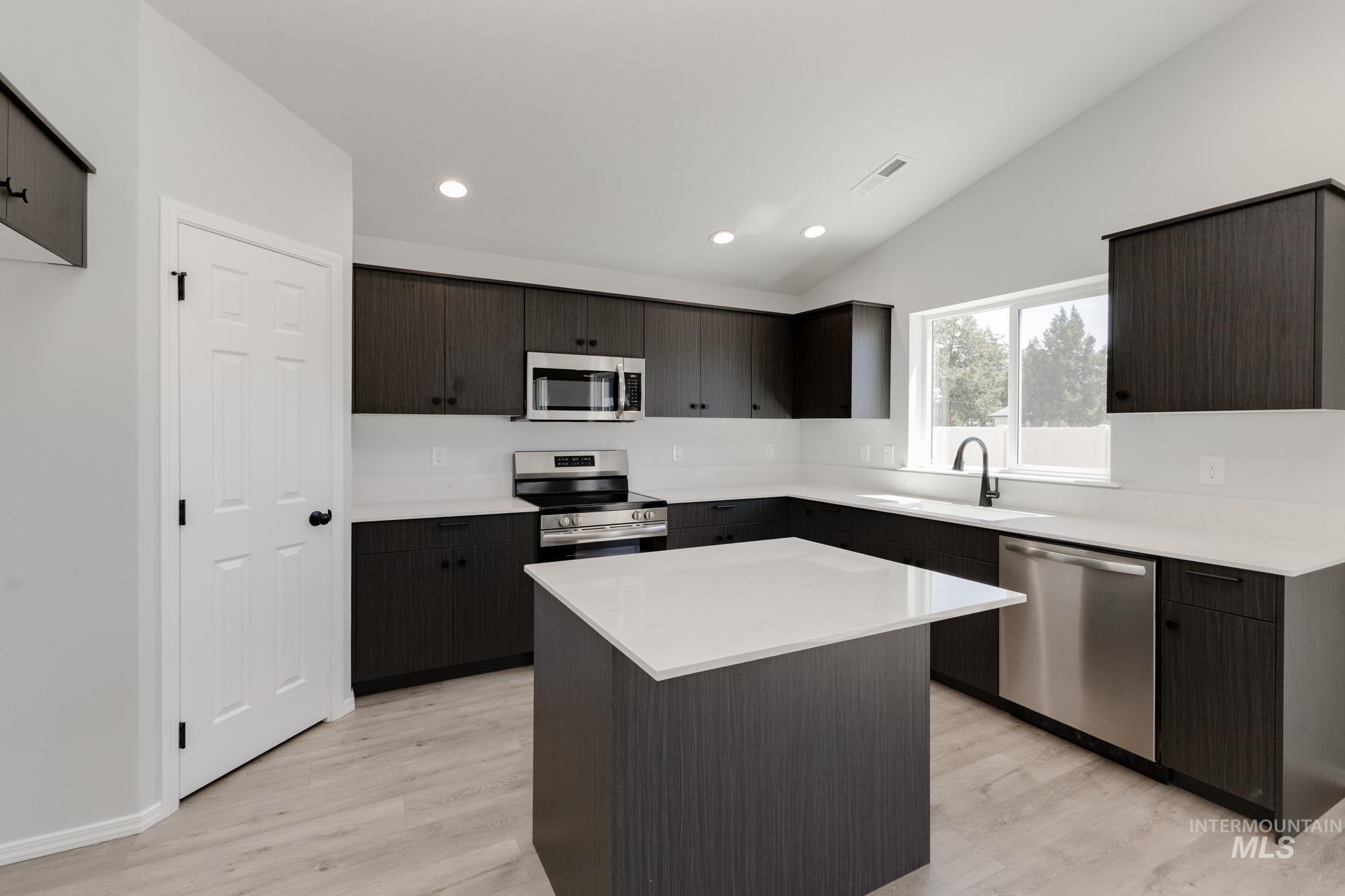 5206 Endicott Dr, Caldwell, Idaho 83605, 4 Bedrooms, 2 Bathrooms, Residential For Sale, Price $440,990, 98949377