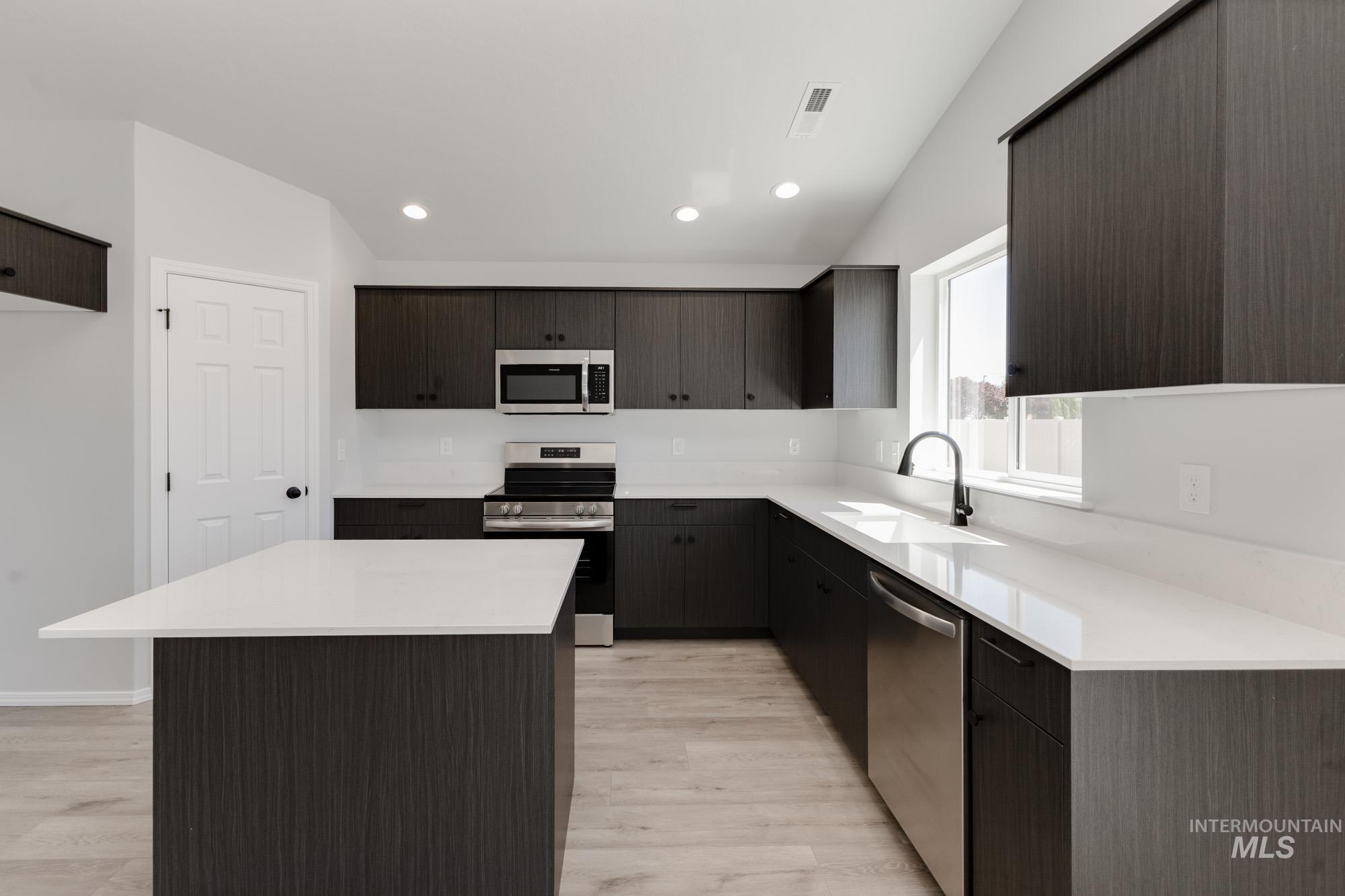 5206 Endicott Dr, Caldwell, Idaho 83605, 4 Bedrooms, 2 Bathrooms, Residential For Sale, Price $440,990, 98949377