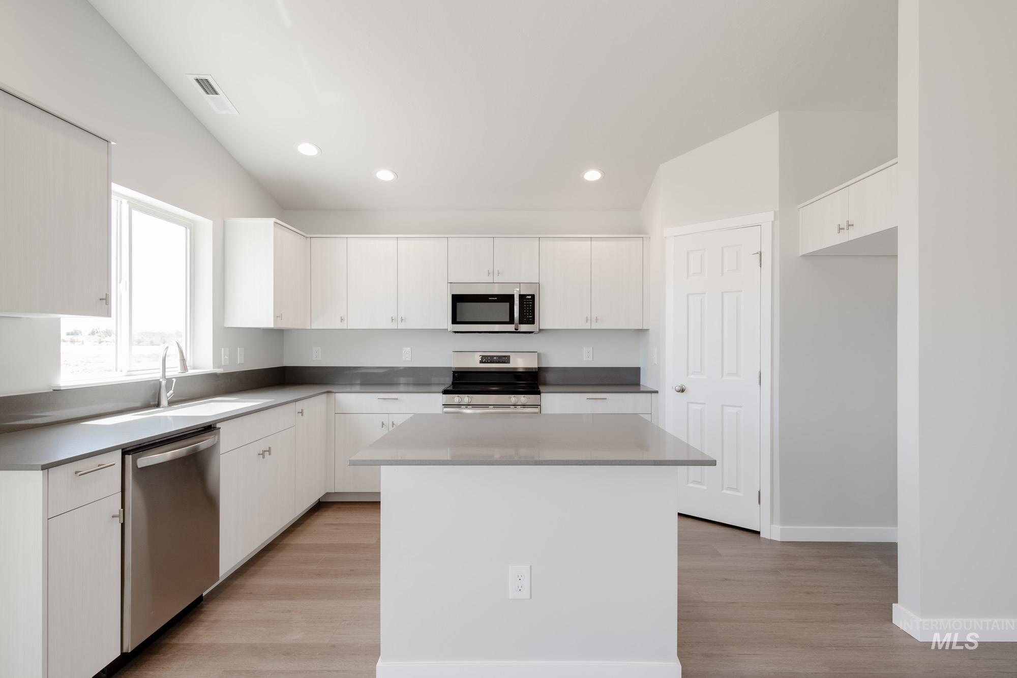 4204 Hewitt St, Caldwell, Idaho 83605, 4 Bedrooms, 2 Bathrooms, Residential For Sale, Price $419,990, 98949384