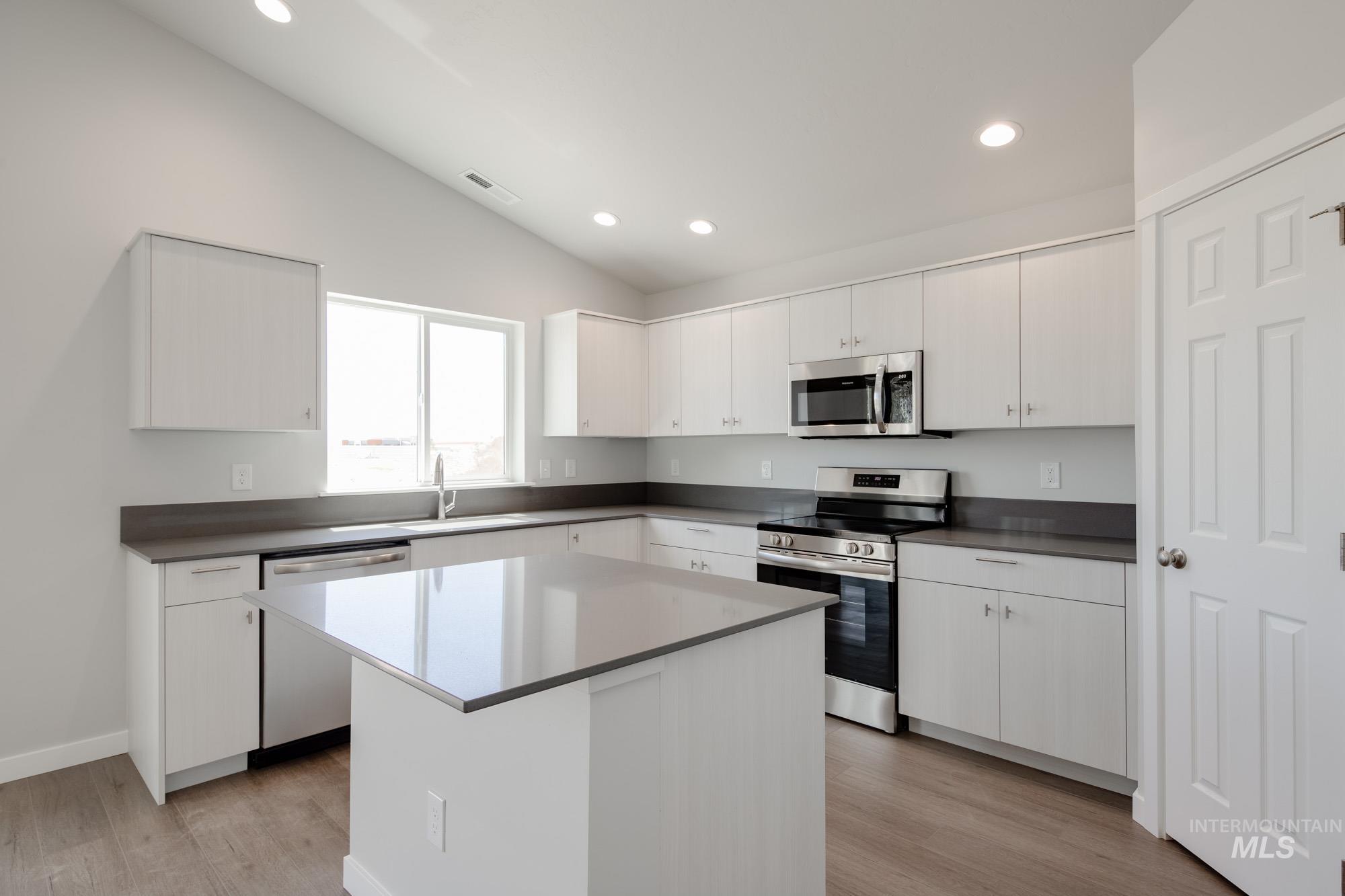 4204 Hewitt St, Caldwell, Idaho 83605, 4 Bedrooms, 2 Bathrooms, Residential For Sale, Price $419,990, 98949384