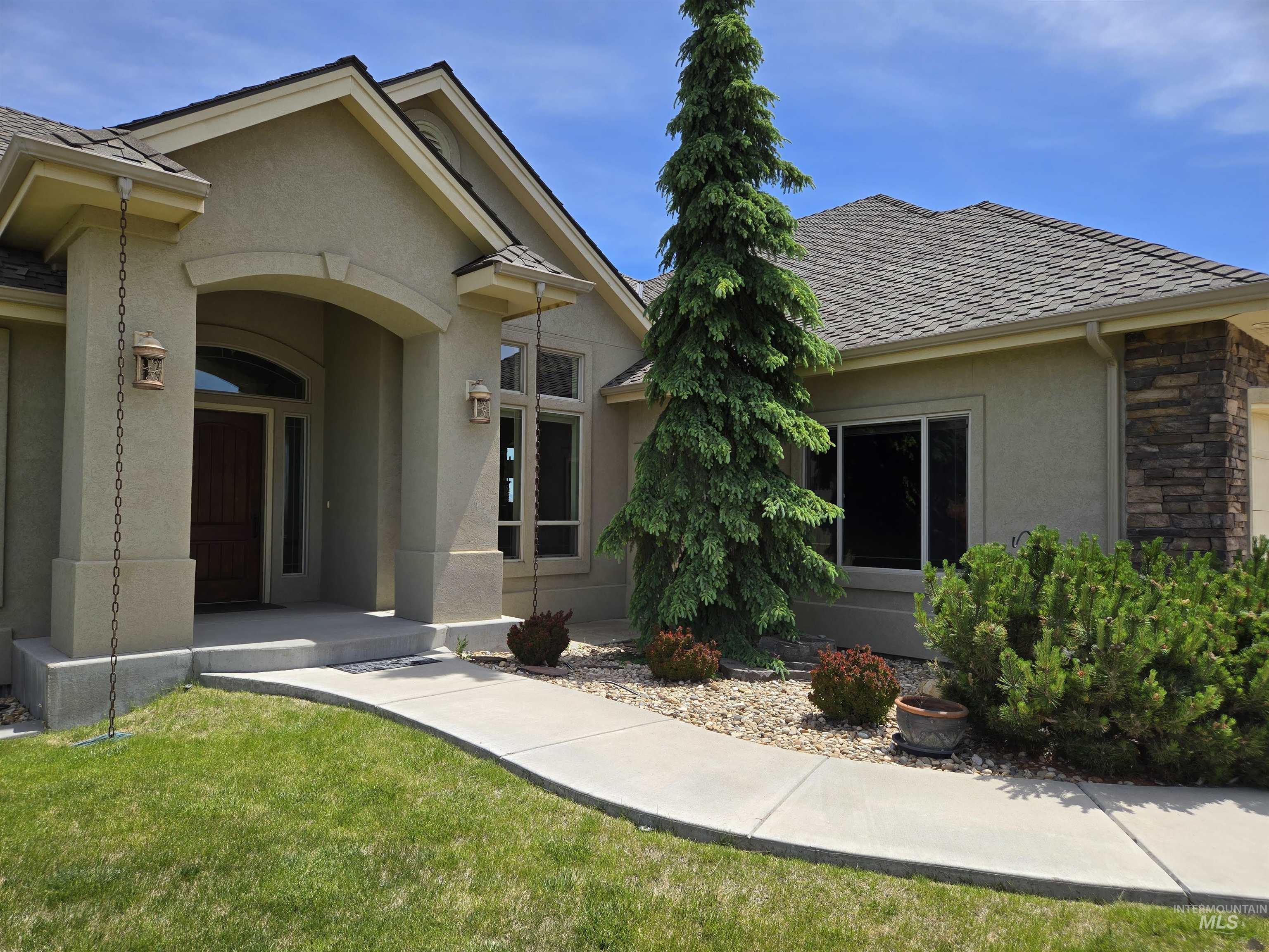 654 King Ave, Ontario, Oregon 97914, 3 Bedrooms, 2.5 Bathrooms, Residential For Sale, Price $825,000, 98949397