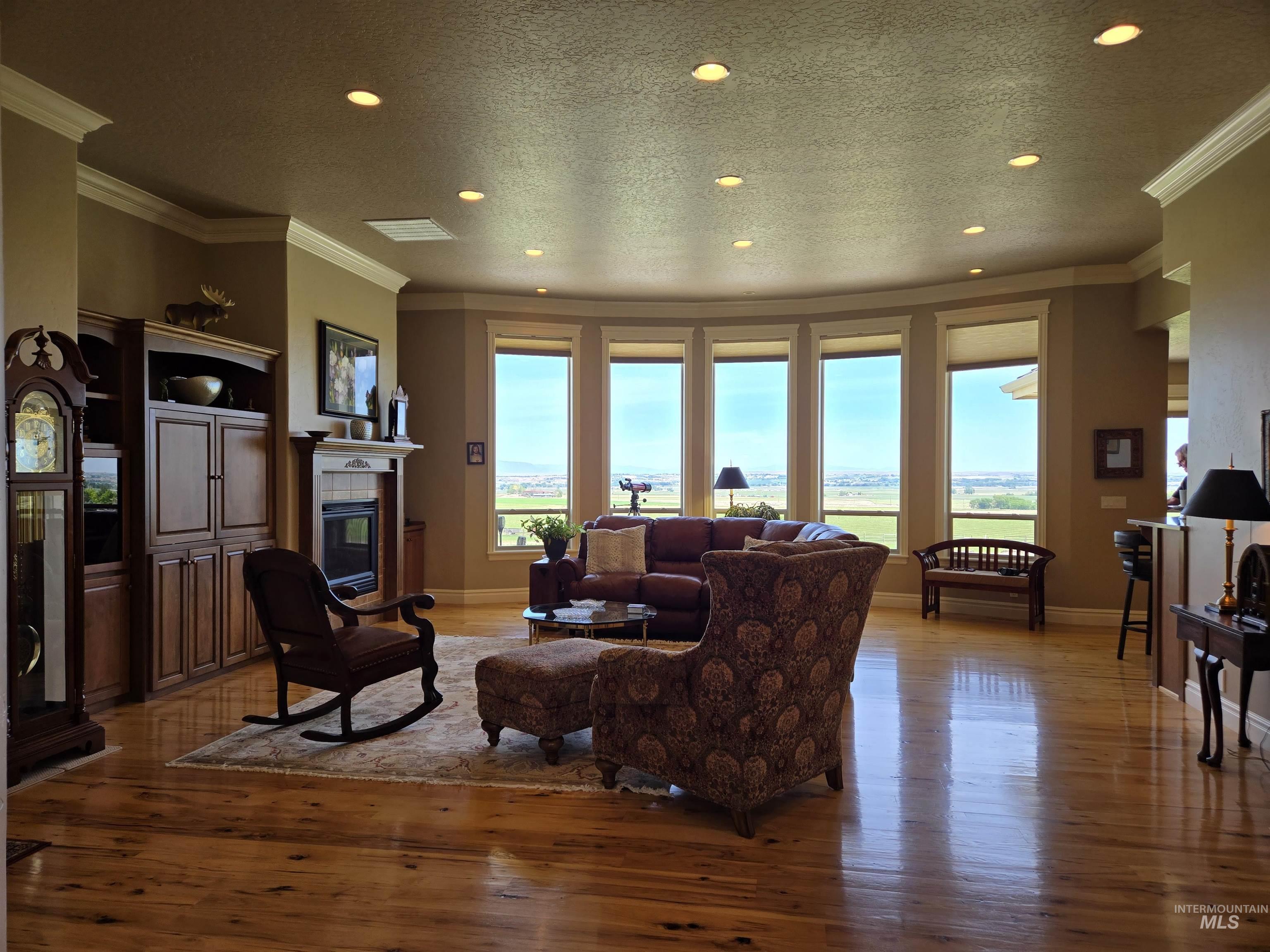 654 King Ave, Ontario, Oregon 97914, 3 Bedrooms, 2.5 Bathrooms, Residential For Sale, Price $825,000, 98949397