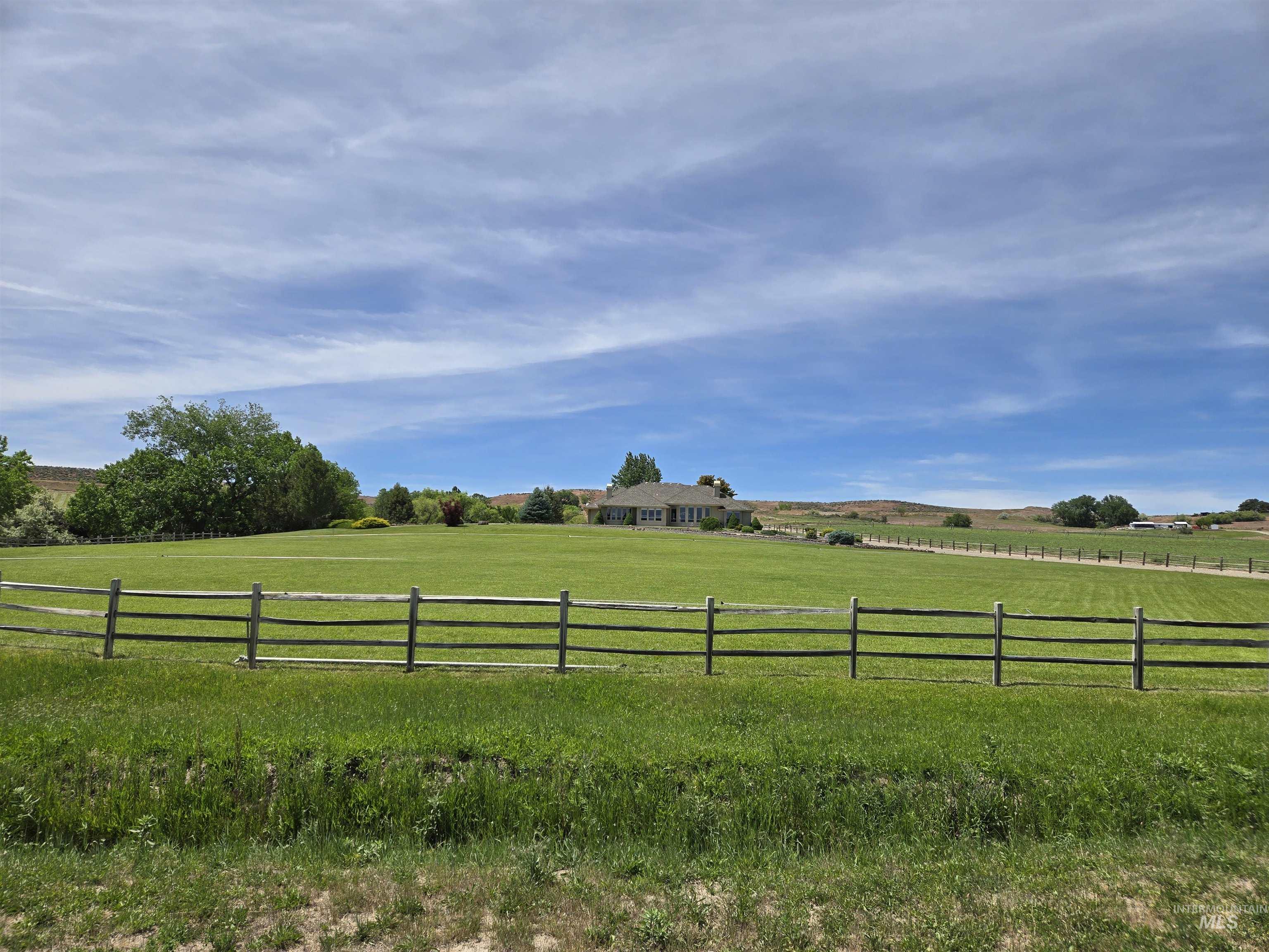 654 King Ave, Ontario, Oregon 97914, 3 Bedrooms, 2.5 Bathrooms, Residential For Sale, Price $825,000, 98949397