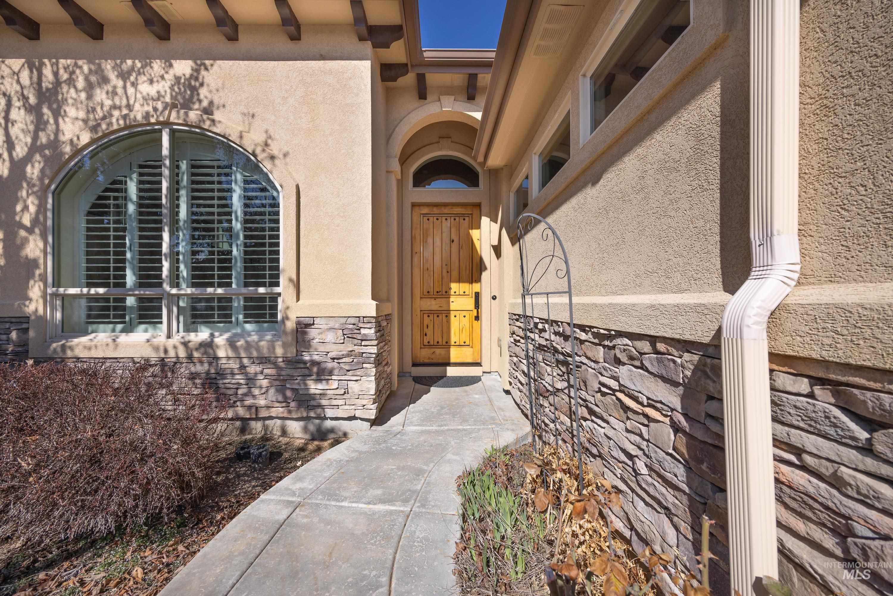 1664 W Par Ct., Eagle, Idaho 83616, 3 Bedrooms, 2 Bathrooms, Residential For Sale, Price $639,900,MLS 98949422