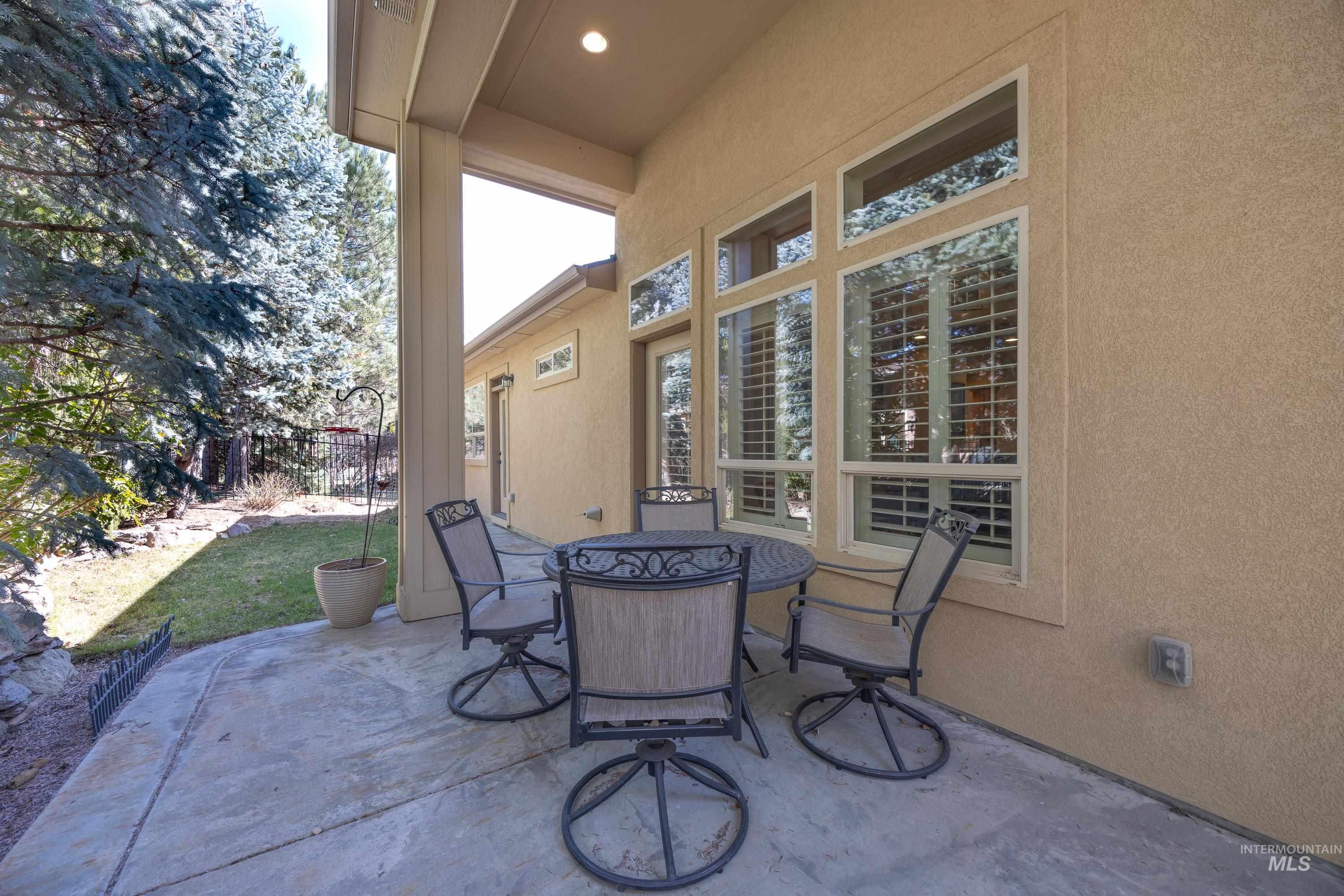 1664 W Par Ct., Eagle, Idaho 83616, 3 Bedrooms, 2 Bathrooms, Residential For Sale, Price $639,900,MLS 98949422