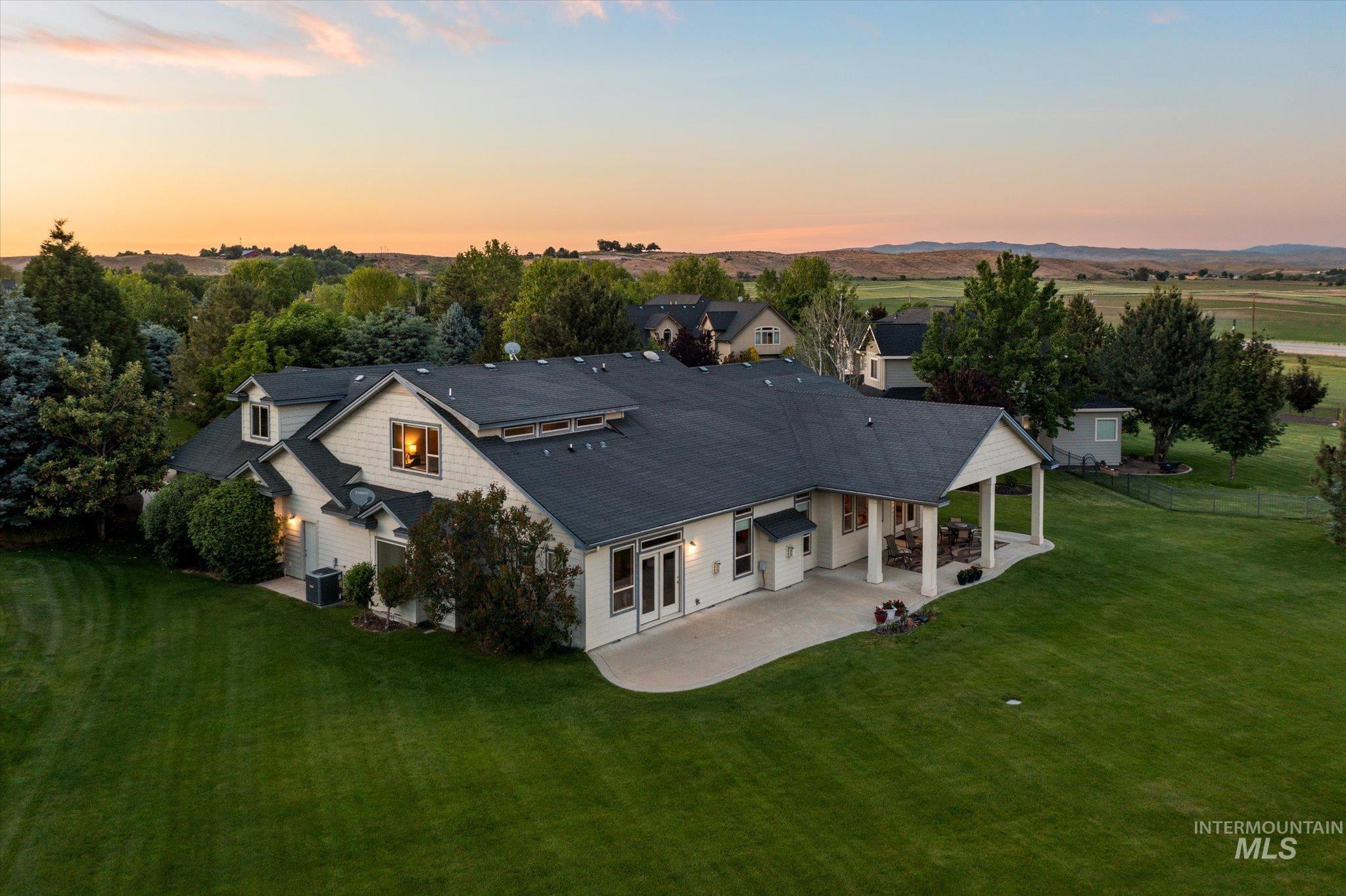8585 W Rioja St, Star, Idaho 83669, 4 Bedrooms, 3.5 Bathrooms, Residential For Sale, Price $947,500, 98949468