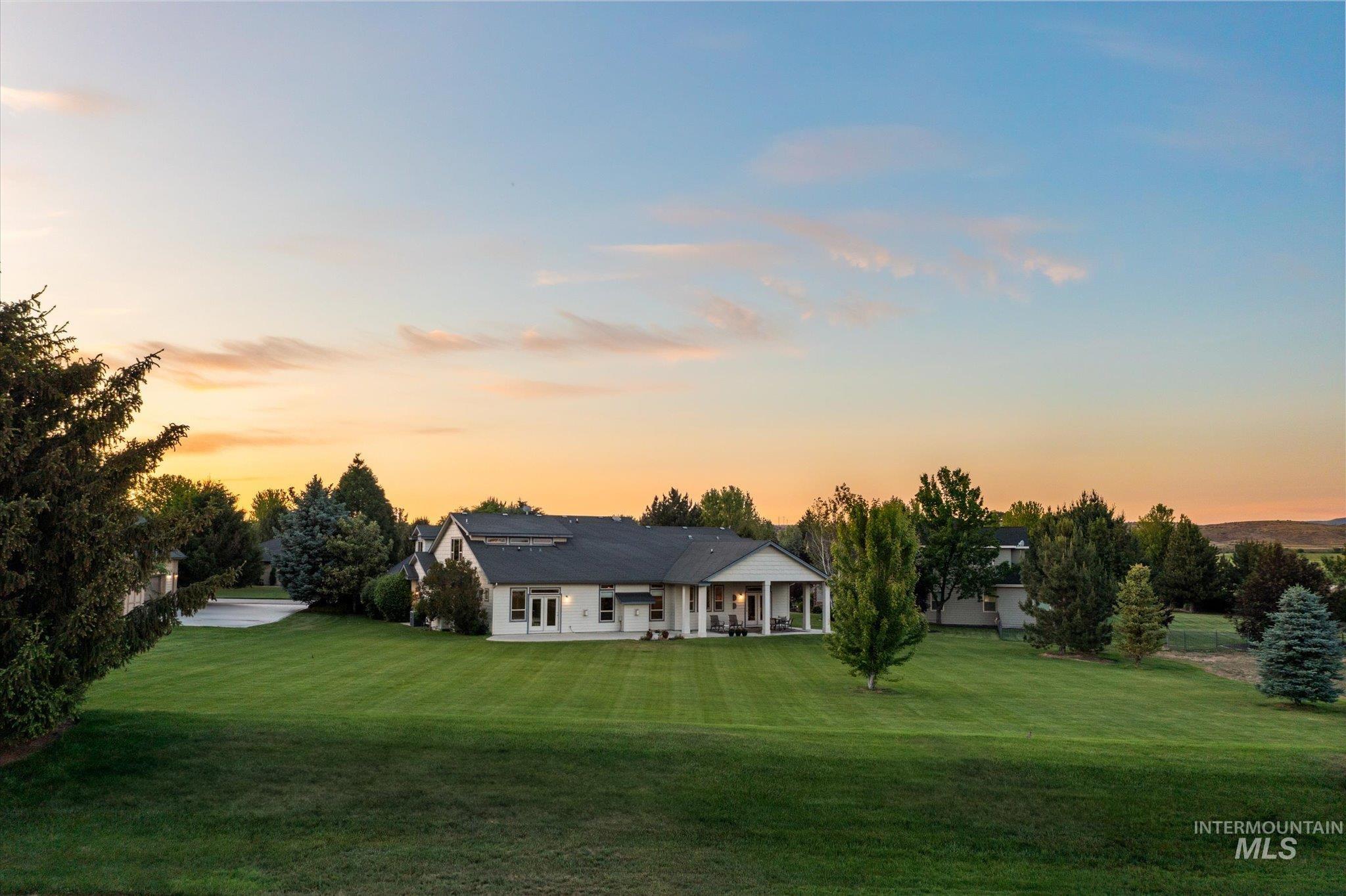 8585 W Rioja St, Star, Idaho 83669, 4 Bedrooms, 3.5 Bathrooms, Residential For Sale, Price $947,500, 98949468