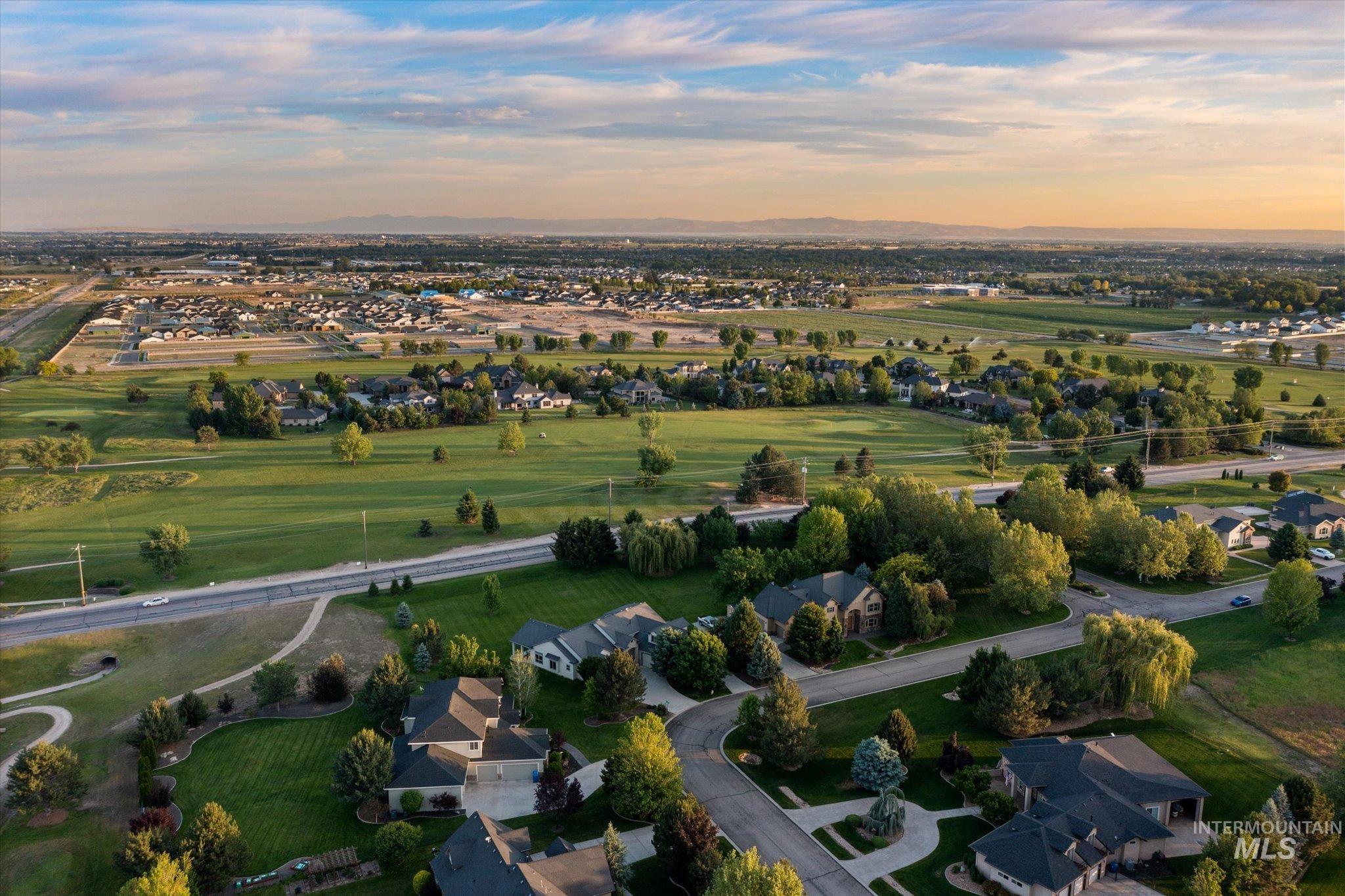 8585 W Rioja St, Star, Idaho 83669, 4 Bedrooms, 3.5 Bathrooms, Residential For Sale, Price $947,500, 98949468