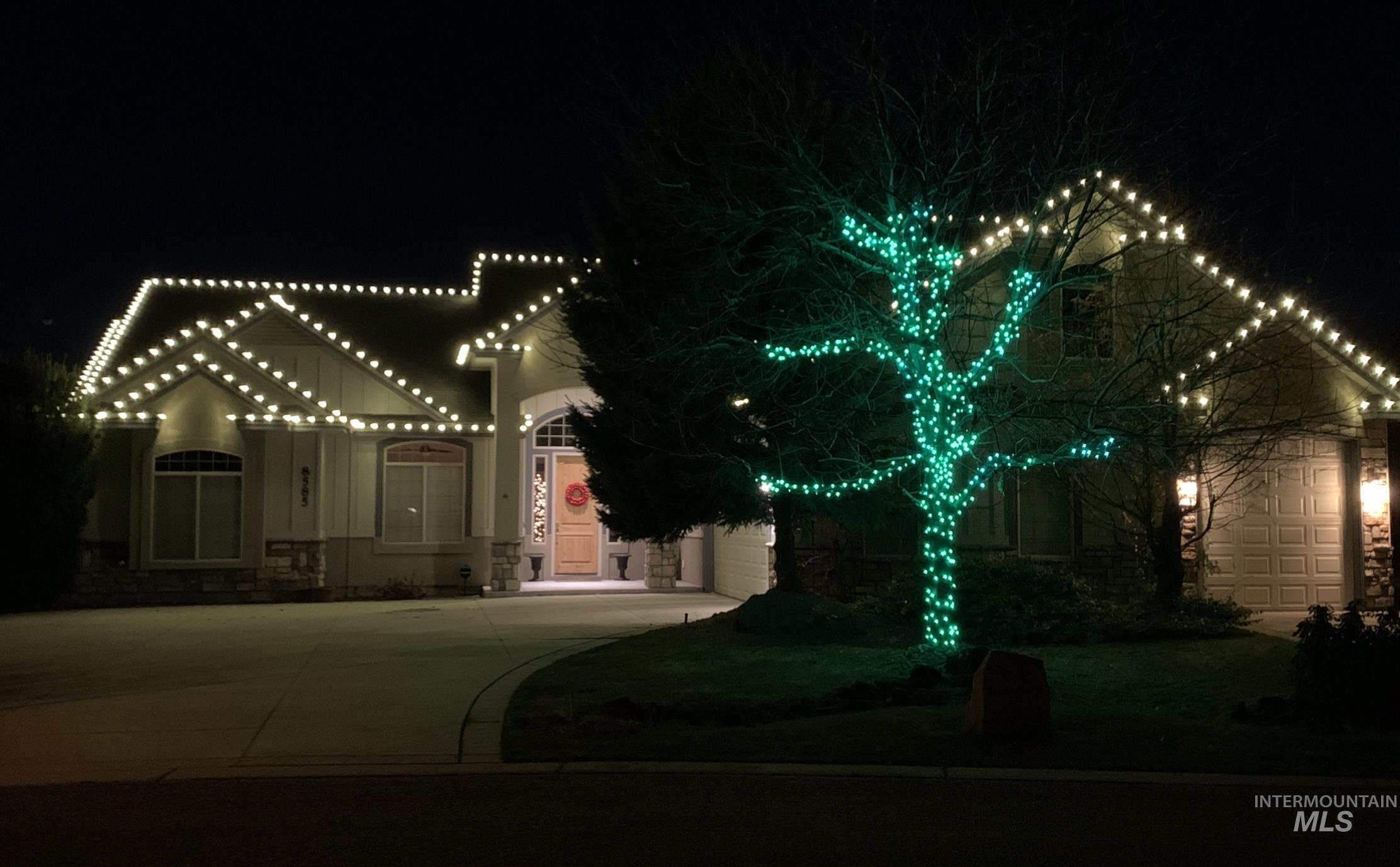 8585 W Rioja St, Star, Idaho 83669, 4 Bedrooms, 3.5 Bathrooms, Residential For Sale, Price $947,500, 98949468