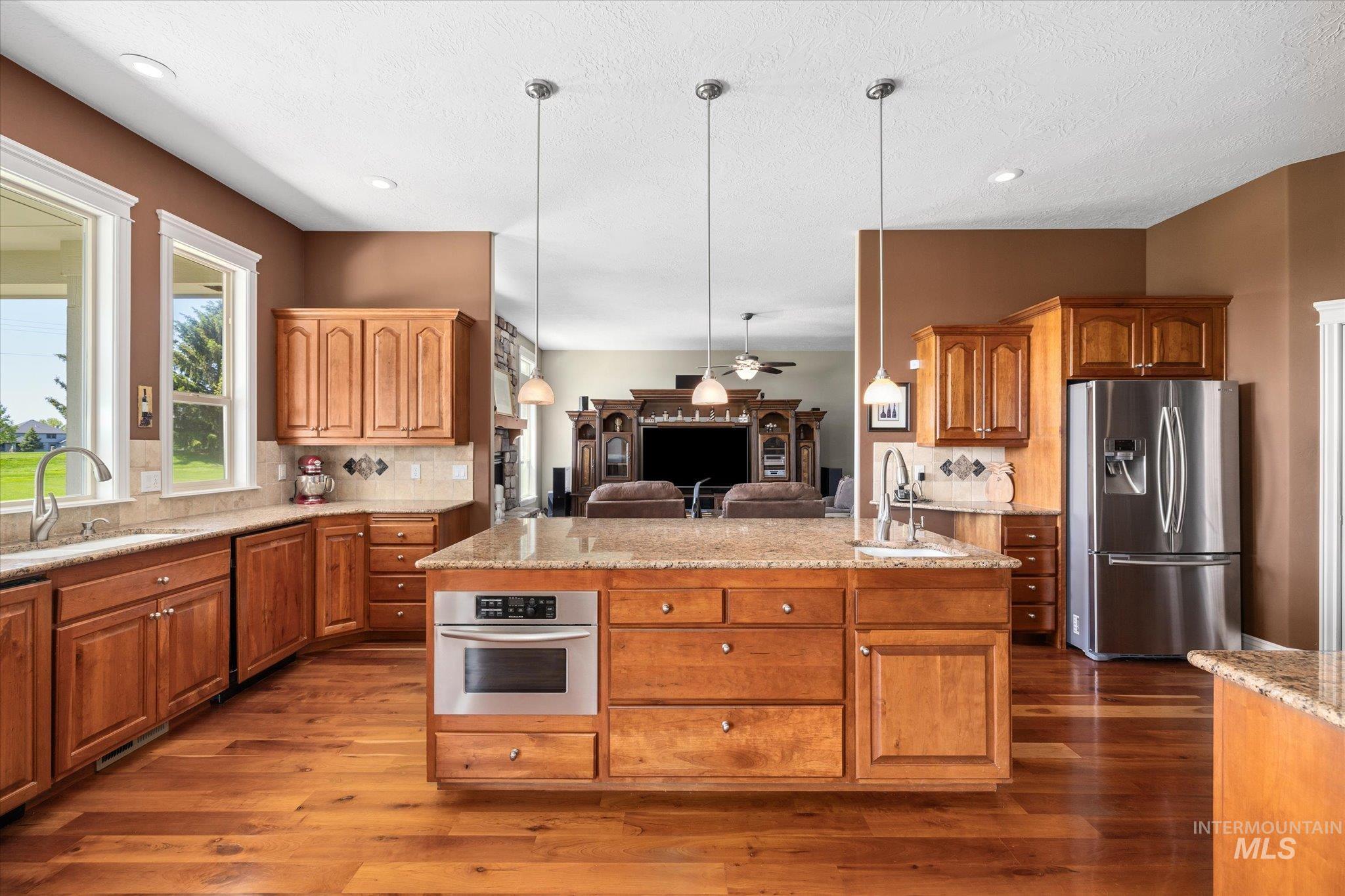 8585 W Rioja St, Star, Idaho 83669, 4 Bedrooms, 3.5 Bathrooms, Residential For Sale, Price $947,500, 98949468