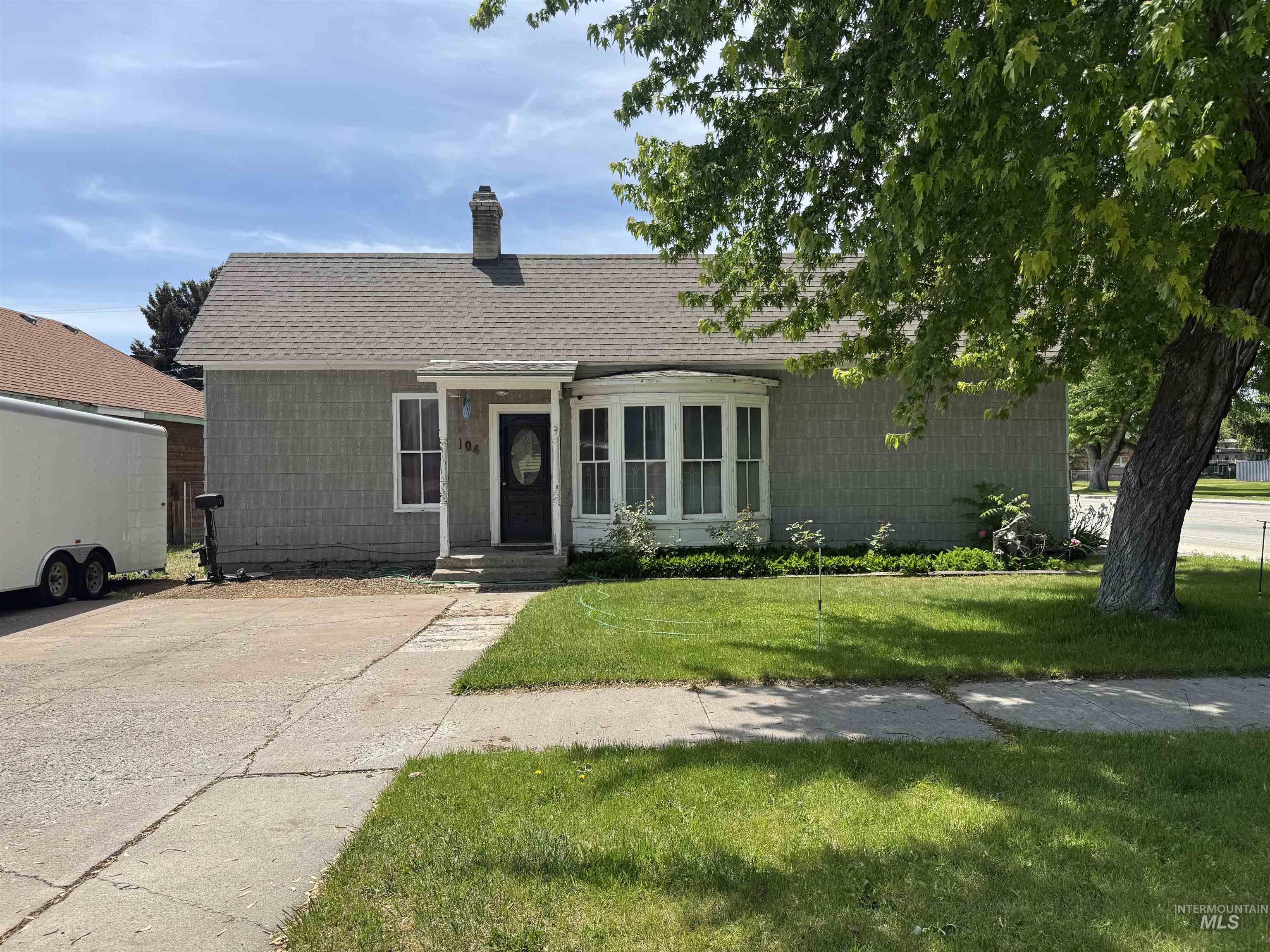 104 E B Street, Shoshone, Idaho 83352, 2 Bedrooms, 1 Bathroom, Residential For Sale, Price $209,000, 98949528