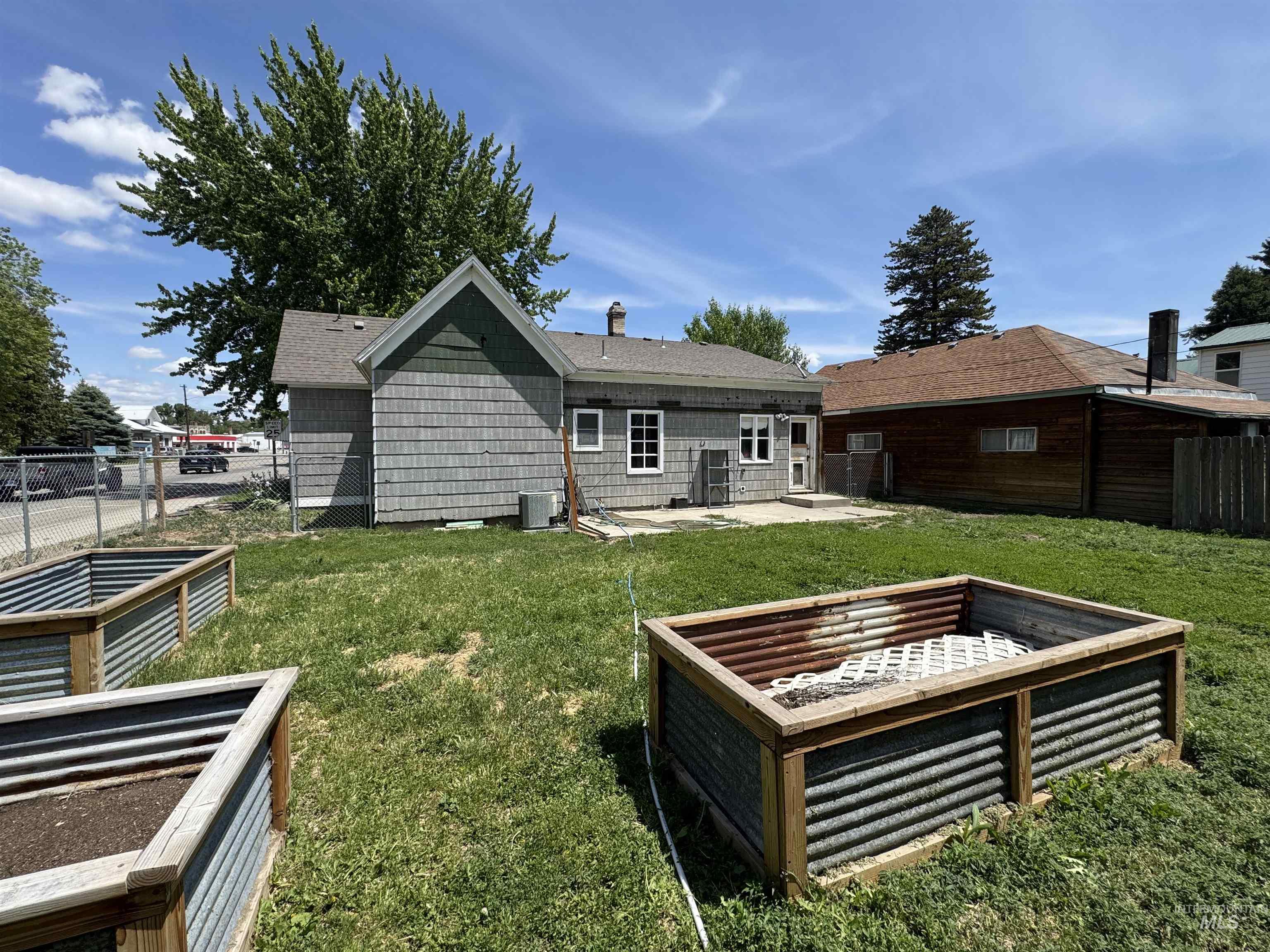 104 E B Street, Shoshone, Idaho 83352, 2 Bedrooms, 1 Bathroom, Residential For Sale, Price $209,000, 98949528