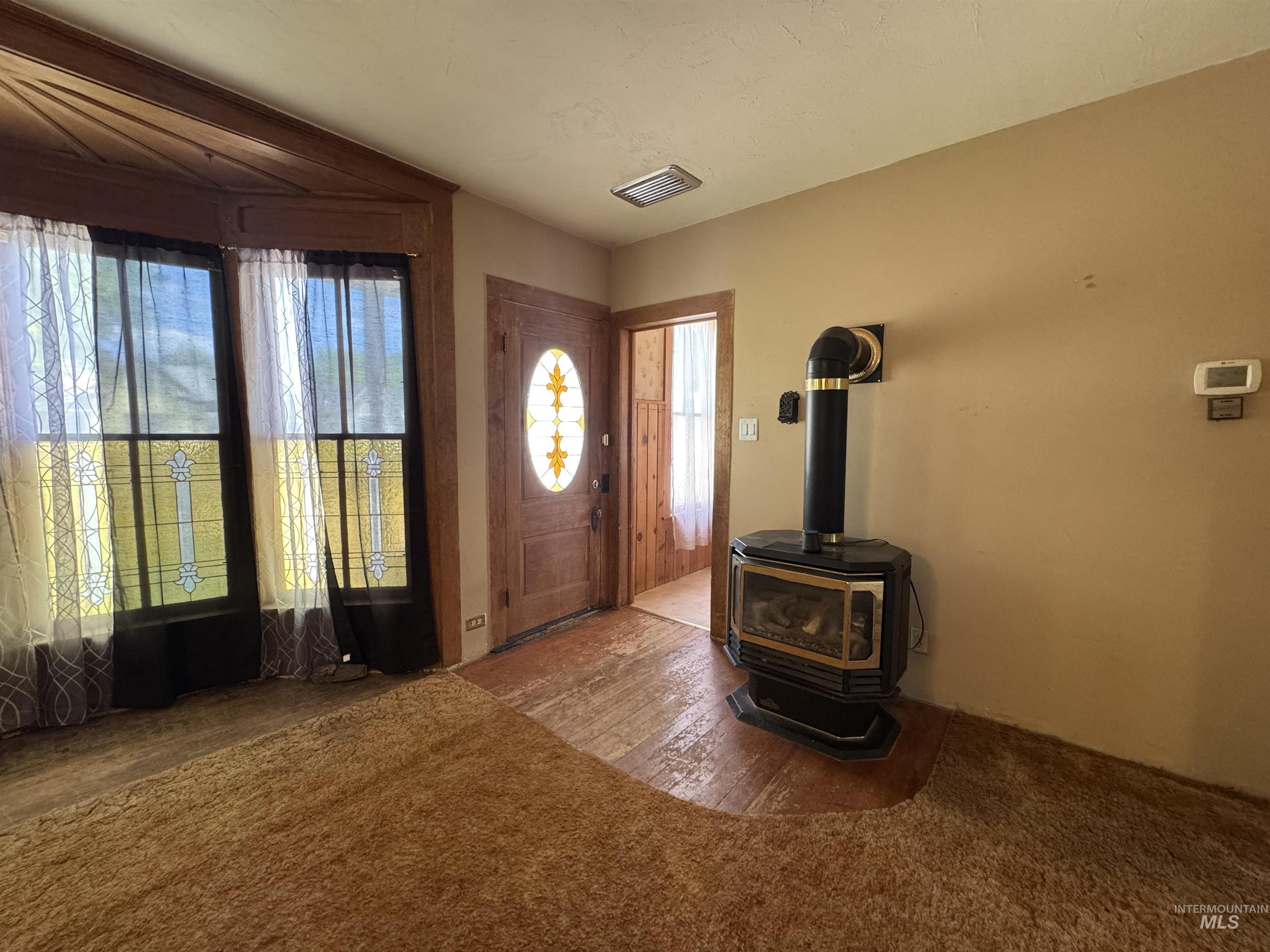 104 E B Street, Shoshone, Idaho 83352, 2 Bedrooms, 1 Bathroom, Residential For Sale, Price $209,000, 98949528