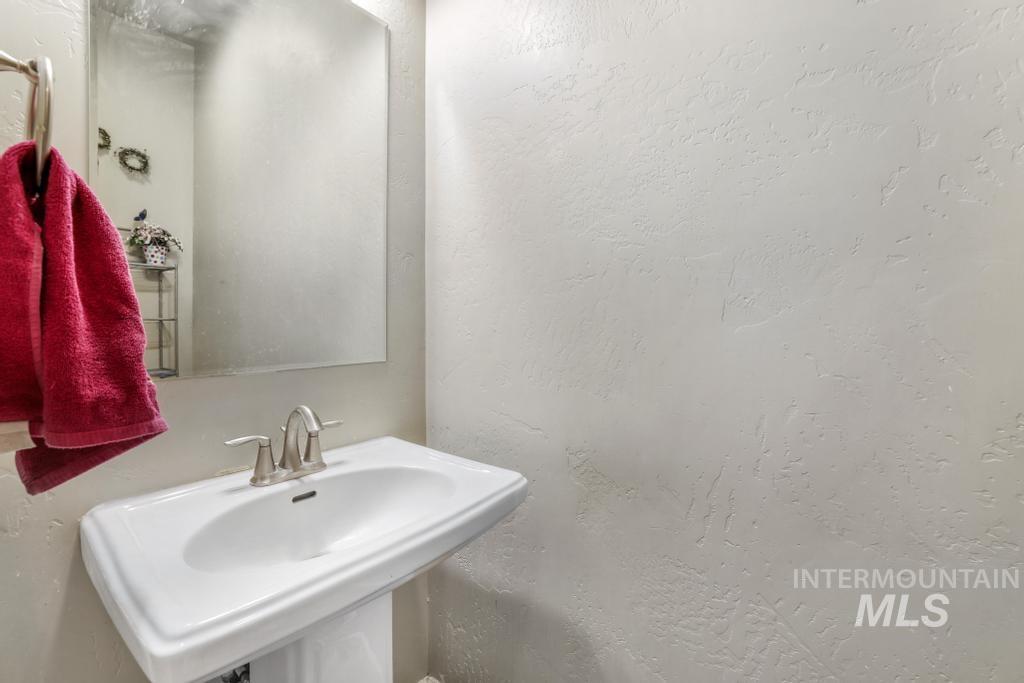 1171 Glen Brook Road, Twin Falls, Idaho 83301, 4 Bedrooms, 2.5 Bathrooms, Residential For Sale, Price $426,000, 98949563